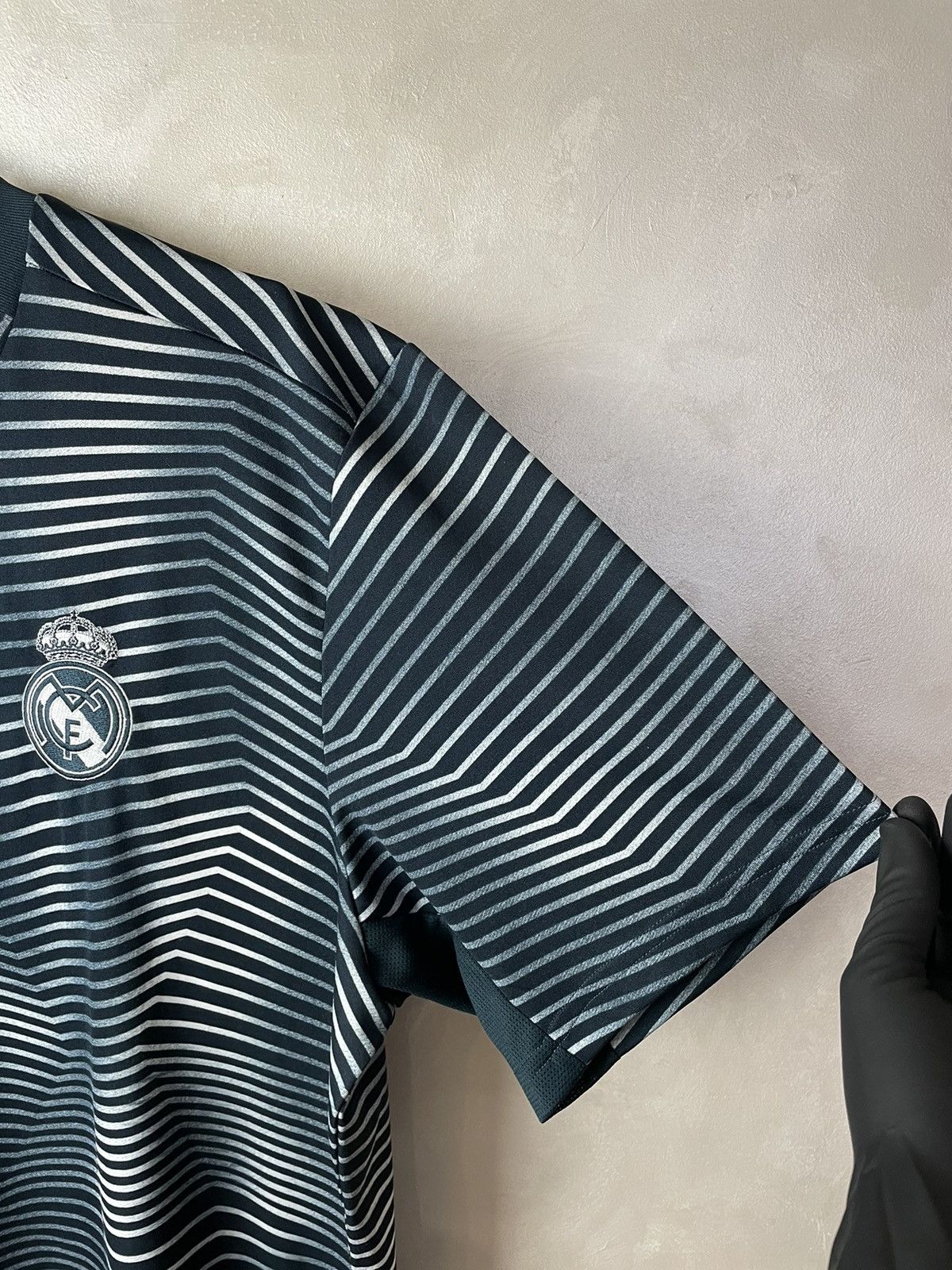 Adidas REAL MADRID 2018/2019 TRAINING SHIRT SOCCER JERSEY ADIDAS XL Size US XL / EU 56 / 4 - 4 Thumbnail