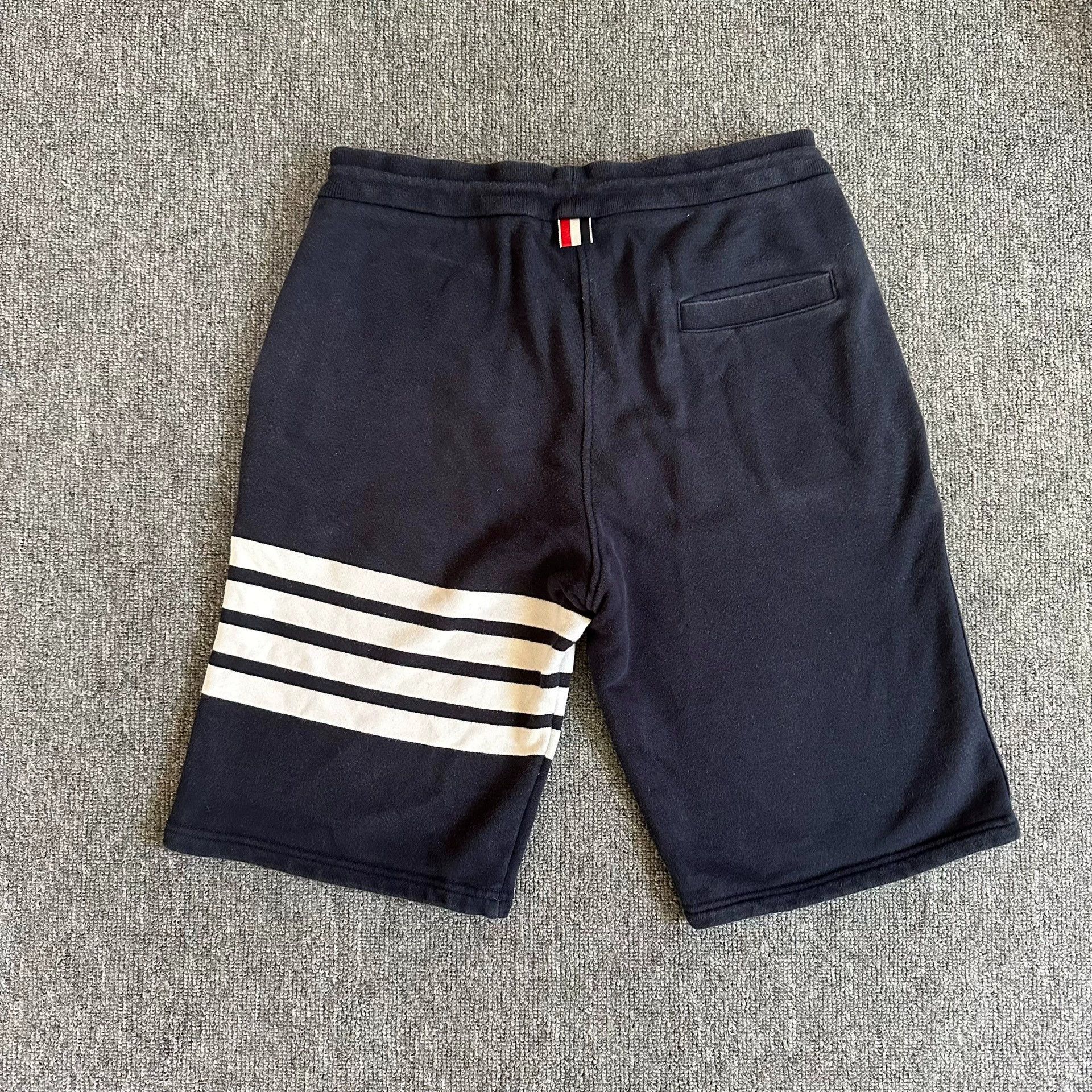 Thom Browne thom browne navy striped shorts with logo Size US 30 / EU 46 - 5 Thumbnail