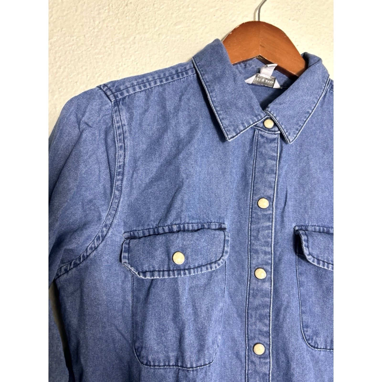 Lucky Brand Lucky Brand Chambray Denim Button-Up Shirt Small Women Regular Blue Long Sleeve Collared Pocket Bohemian Western Casual Size S / US 4 / IT 40 - 6 Thumbnail