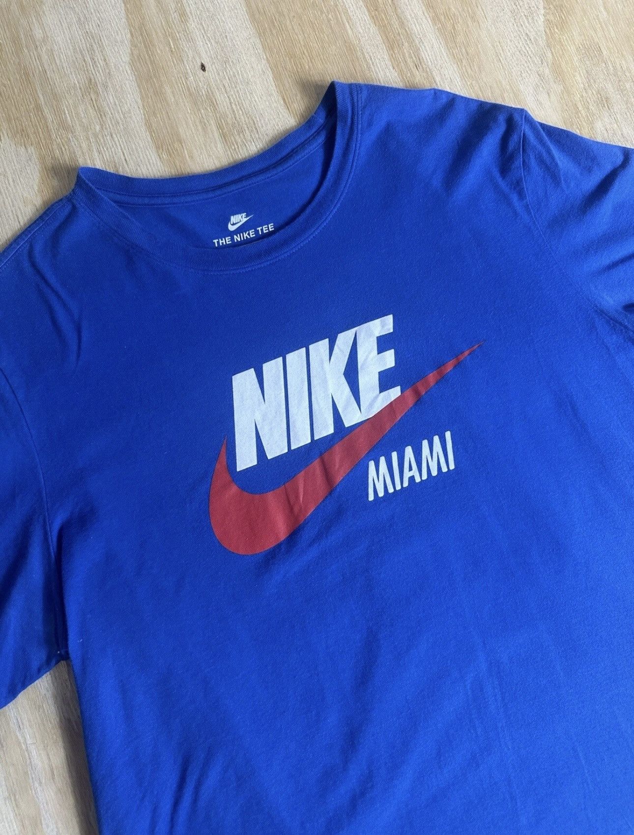 Nike × Vintage Nike Miami Blue T-Shirt Men’s Size M Red Swoosh Graphic Size US M / EU 48-50 / 2 - 1 Thumbnail