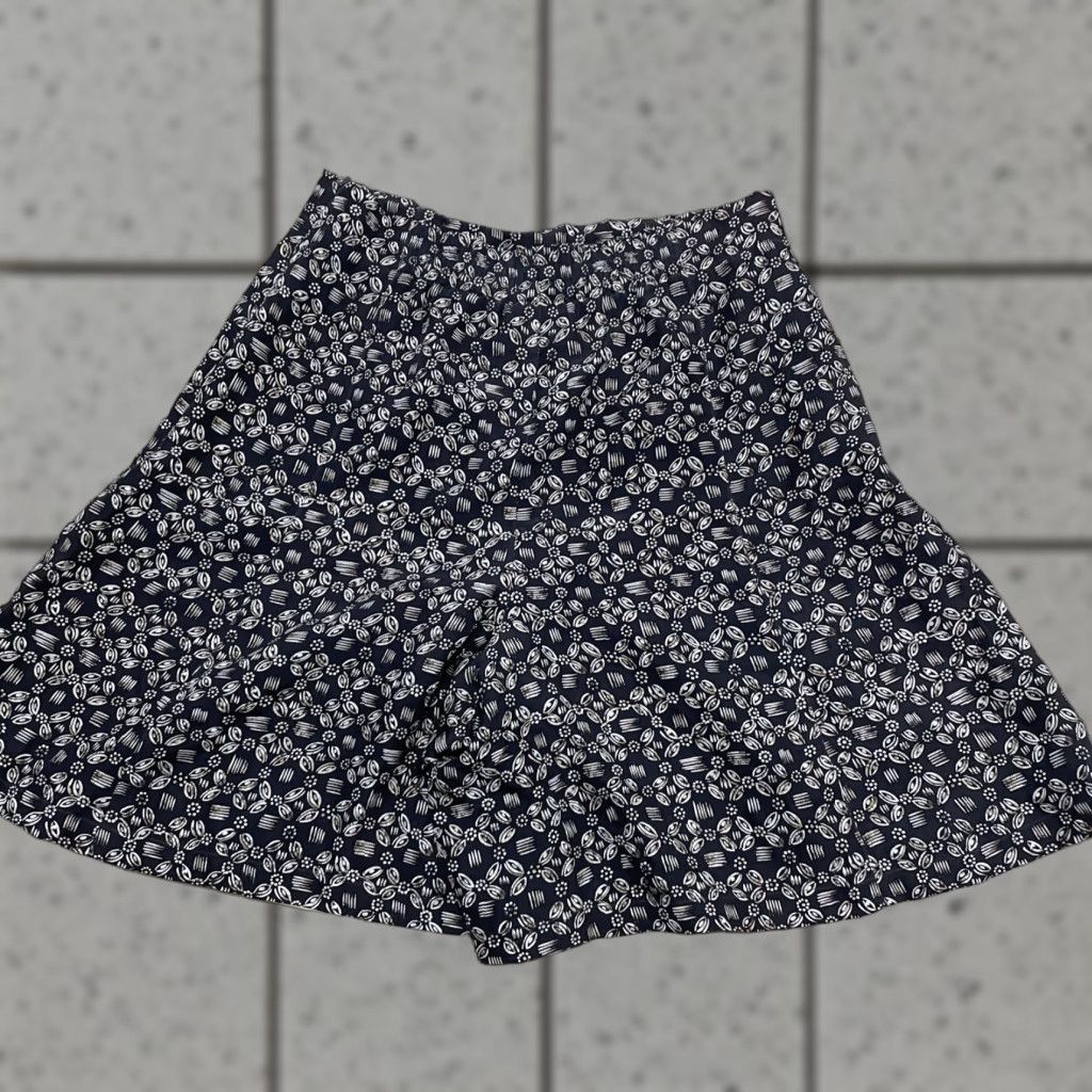 Vintage DANA Silk Floral Geometric Paperbag Shorts Womens 8 Brown Silk 8 Geometric Floral Paperbag Short Womens 8 Brown Size 30" / US 8 / IT 44 - 1 Thumbnail
