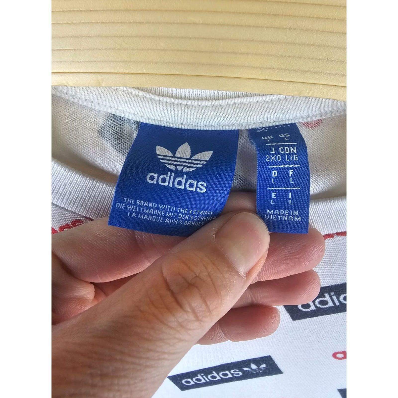 Adidas VINTAGE adidas ORIGINAL ALL OVER PRINT WHITE COTTON T-SHIRT SZ LARGE Mens Size US L / EU 52-54 / 3 - 3 Thumbnail