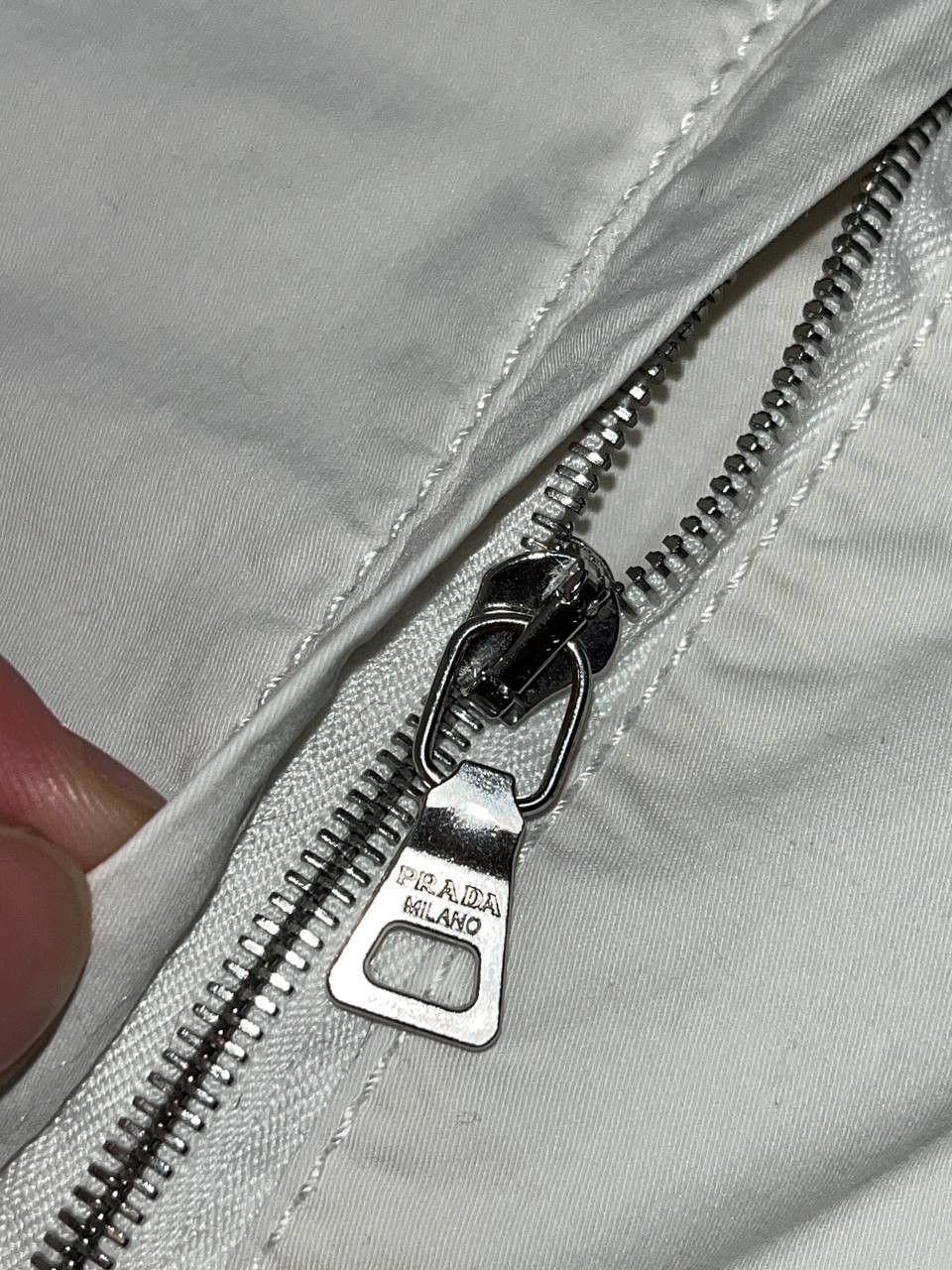 Prada Luxury Summer Prada 3/4 white Cargo Pants Traingle Logo Size 28" / US 6 / IT 42 - 12 Thumbnail