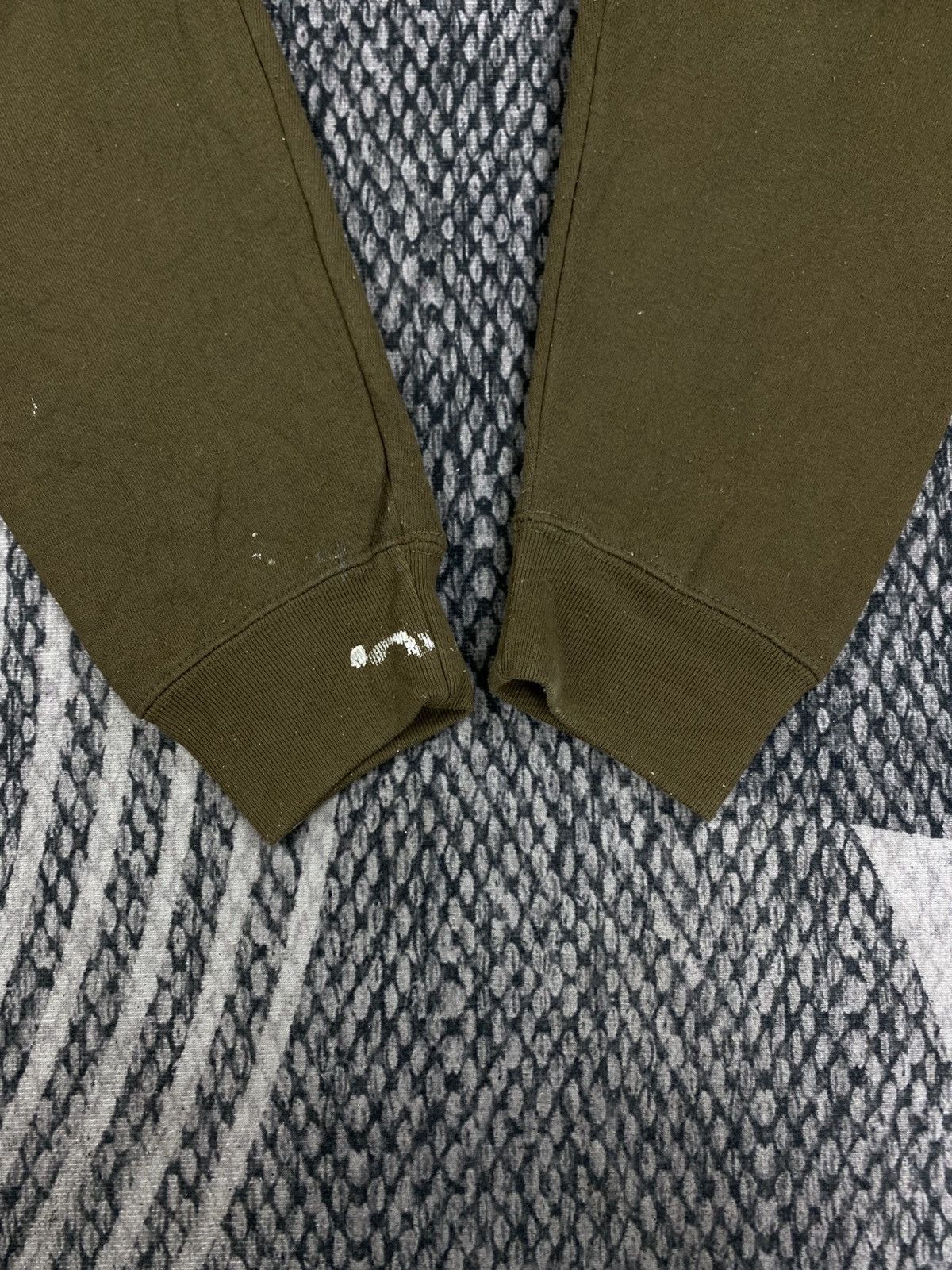Japanese Brand Vtg World Smack Basic Olive Green With Paint Stain Hoddies Size US XL / EU 56 / 4 - 7 Thumbnail