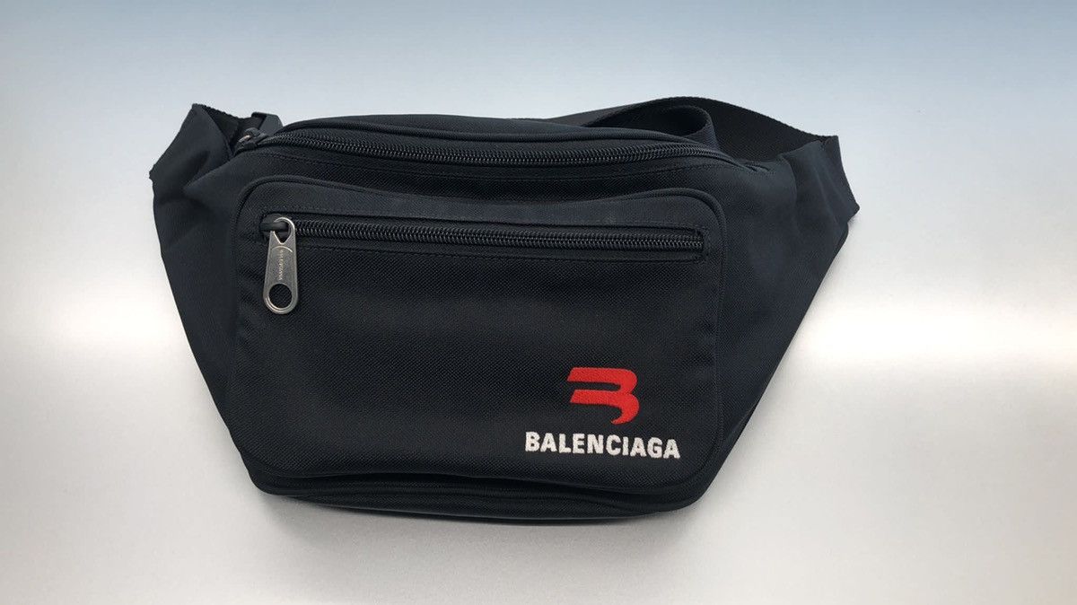 image of Balenciaga O1W1Db1 Fanny Pack in Black, Men's (Size Medium)