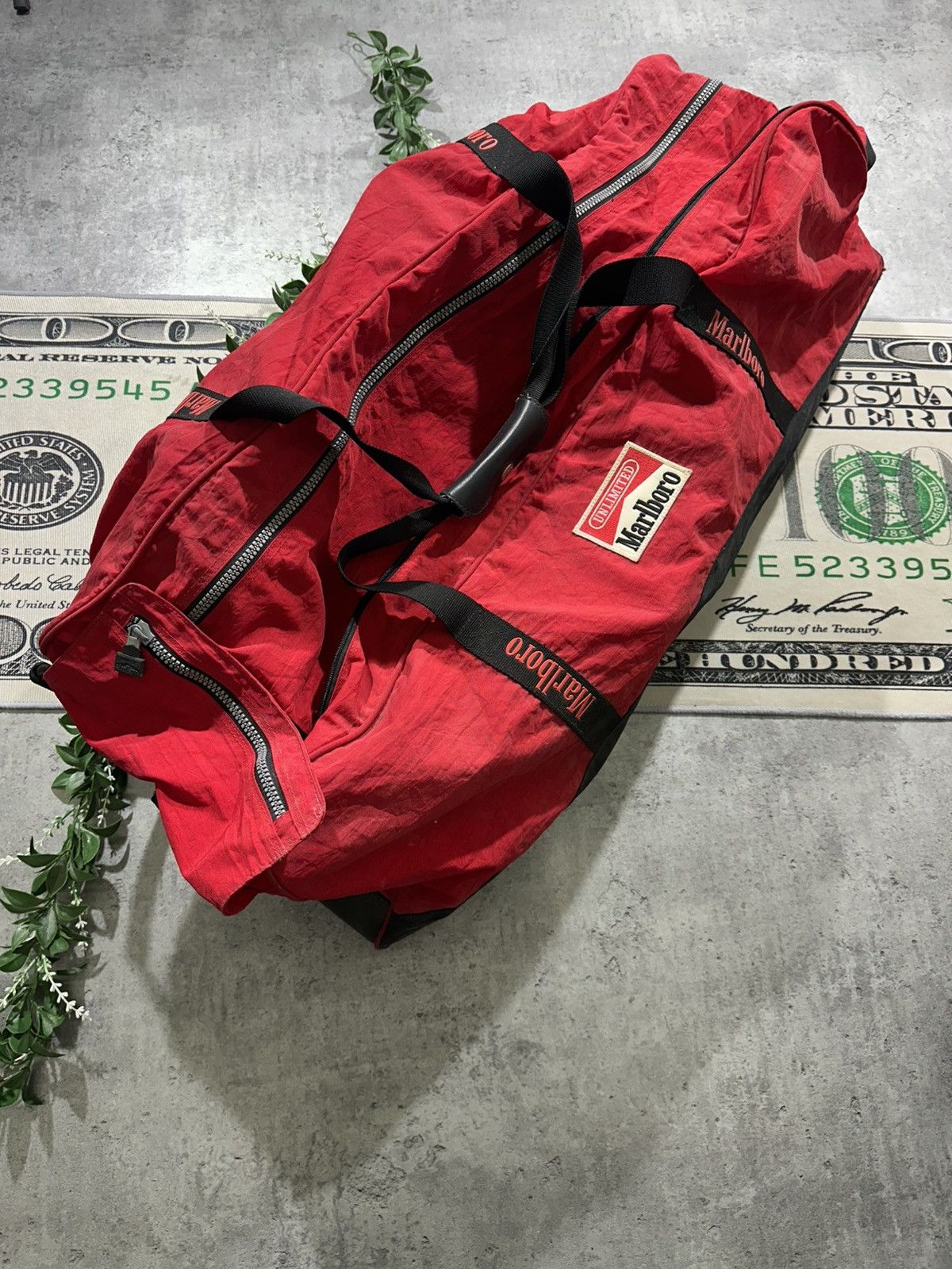 Marlboro Vintage 90’s Marlboro Unlimited Red Travel Bag Size ONE SIZE - 2 Thumbnail