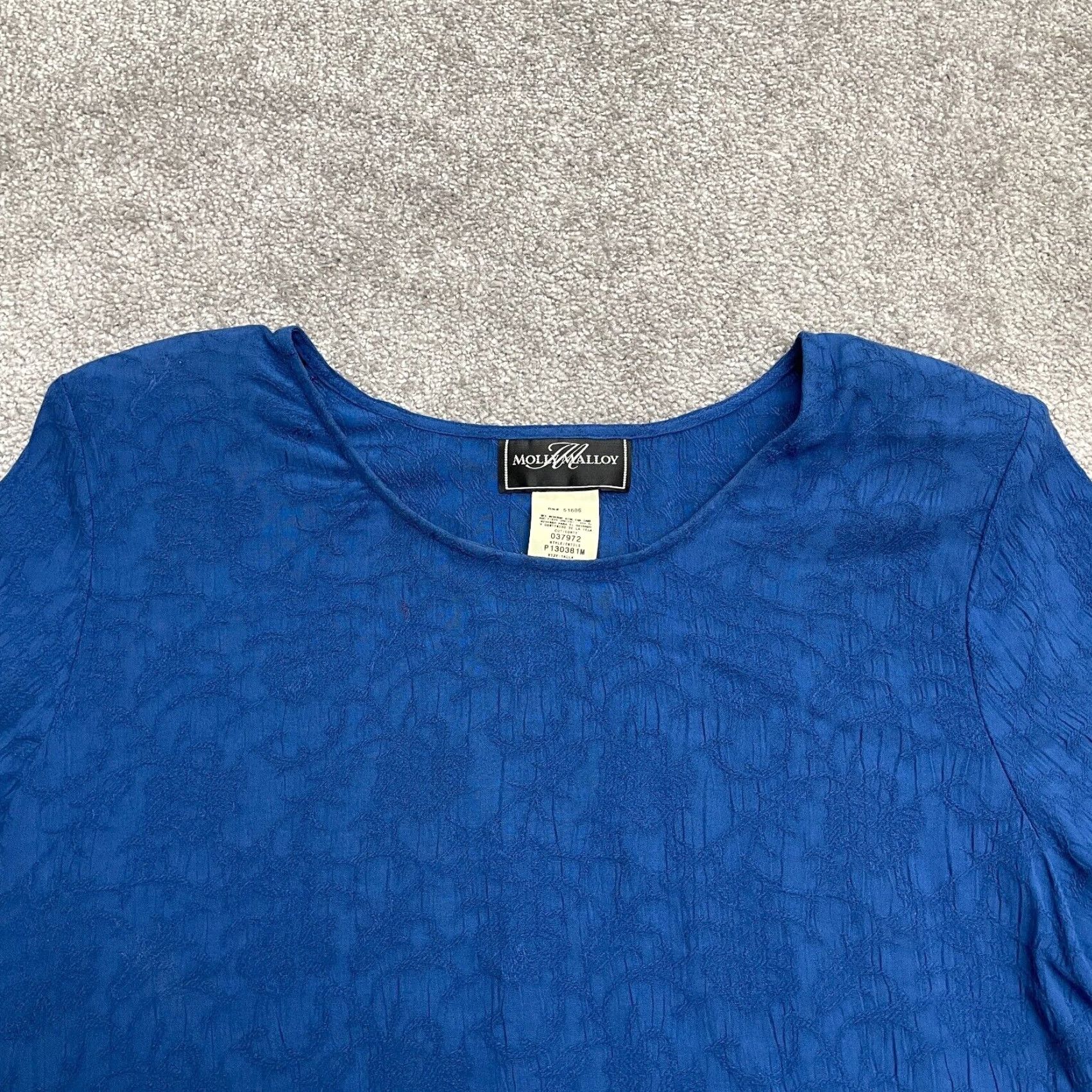 Vintage Molly Malloy Vintage Blouse Womens 14 Royal Blue Textured Round Neck Padded Top Shirt Adult Medium Blue Classic Slit Short Sleeve Knit Rayon Size XL / US 12-14 / IT 48-50 - 3 Thumbnail
