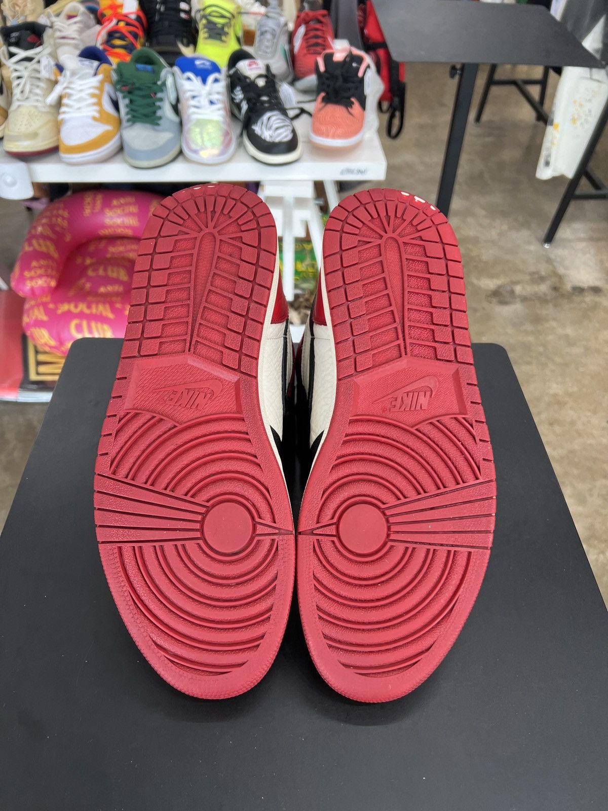 Jordan Brand Air Jordan 1 Bred Toe Sz. 11.5 (2018) Size US 11.5 / EU 44-45 - 9 Thumbnail