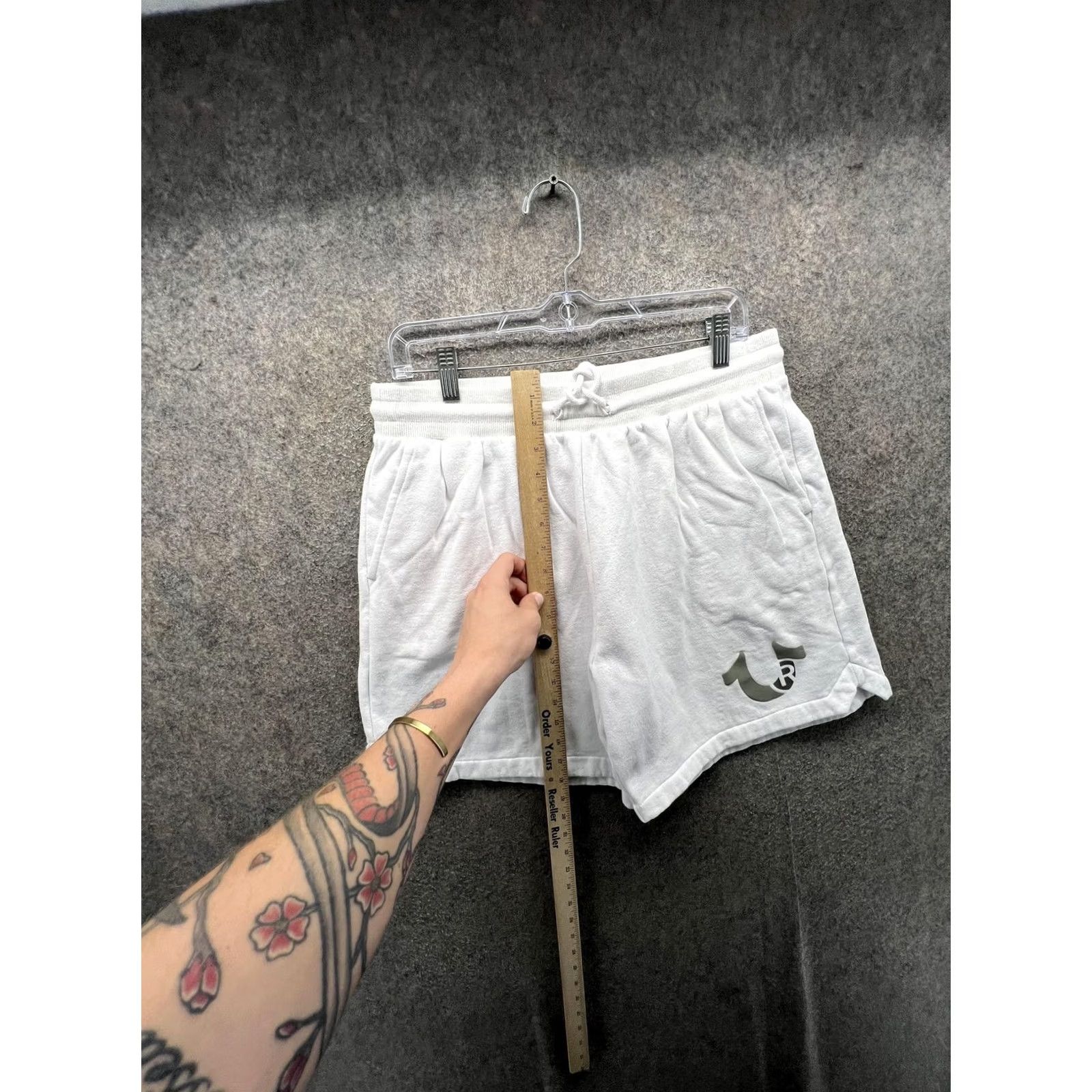 True Religion True Religion Shorts Mens M White Fleece Sweat Elastic Waist Pockets Logo 7 Inseam Casual Summer Mens Size US 31 - 4 Thumbnail