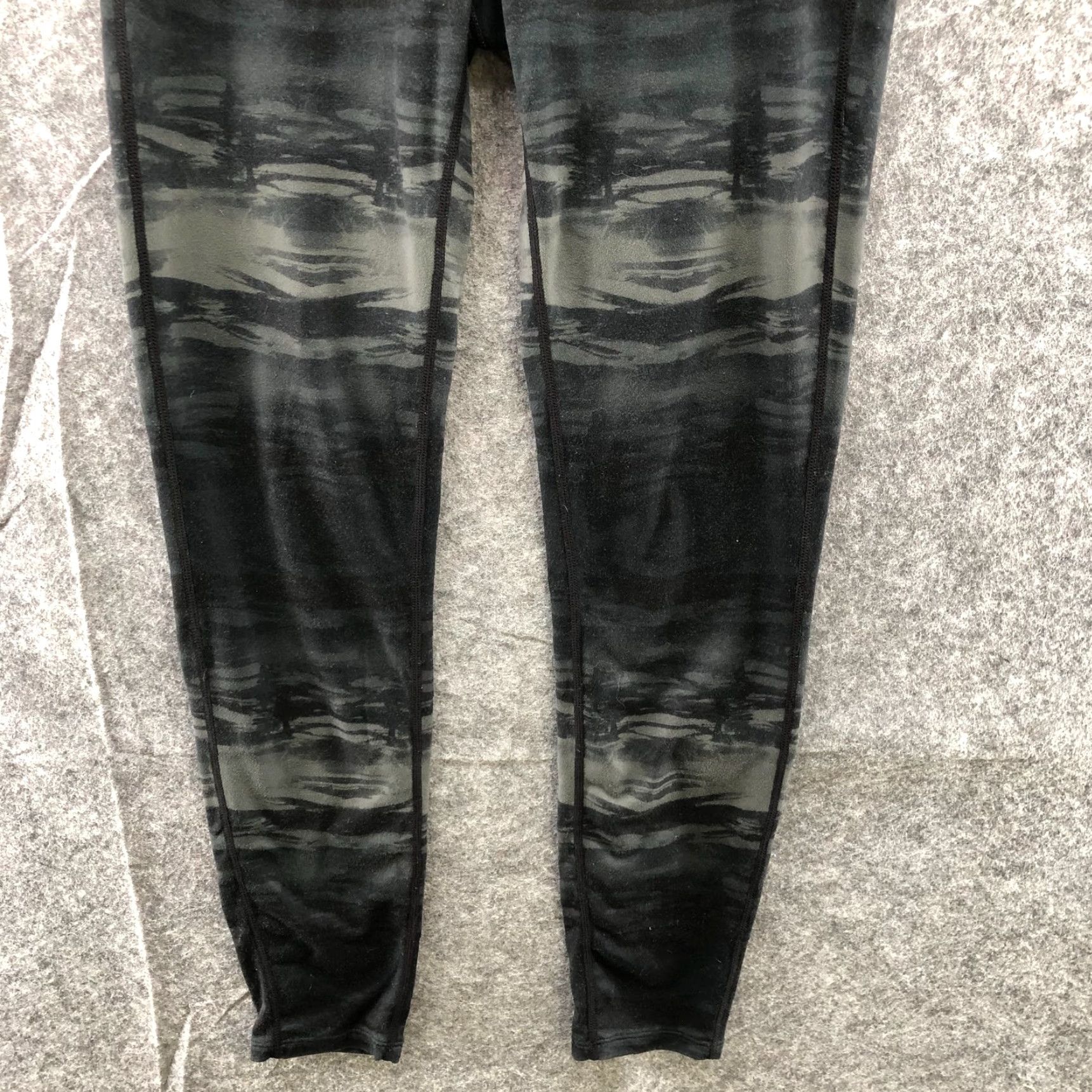 Athleta Athleta Chaturanga Leggings Womens M Black Gray Tie Dye Full Length Yoga Gym者 Size 32" / US 10 / IT 46 - 4 Thumbnail