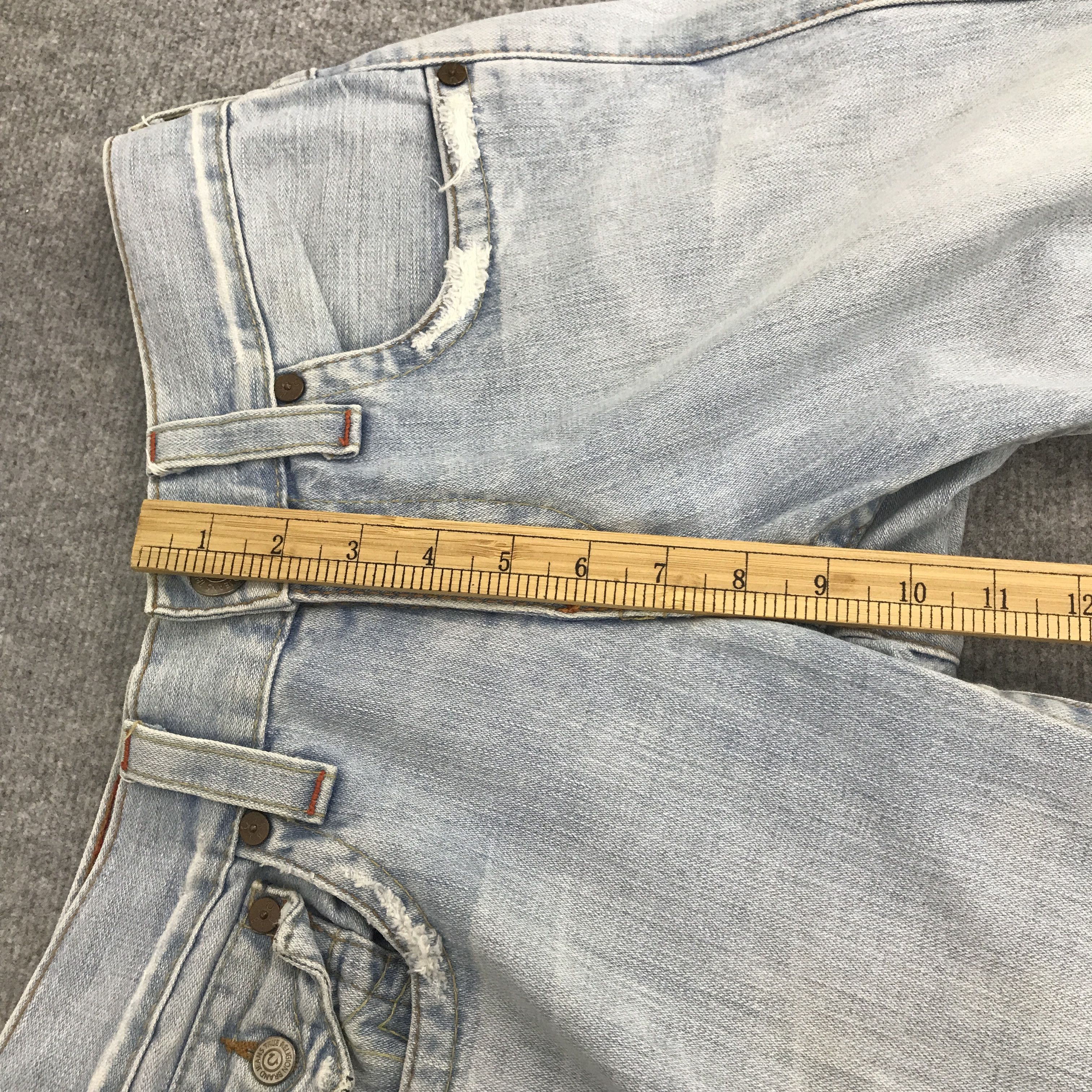 True Religion Rare True Religion distressed Light wash denim pants Size US 30 / EU 46 - 9 Thumbnail