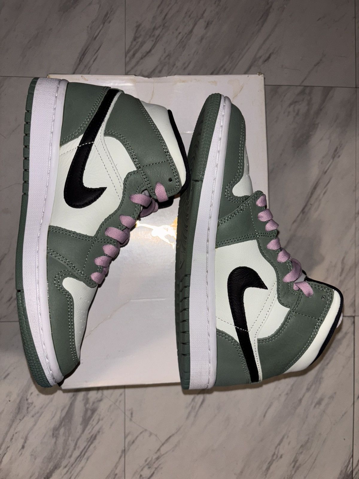 Jordan Brand WMNS Jordan 1 Mid SE Dutch Green Size US 6 / IT 36 - 2 Thumbnail