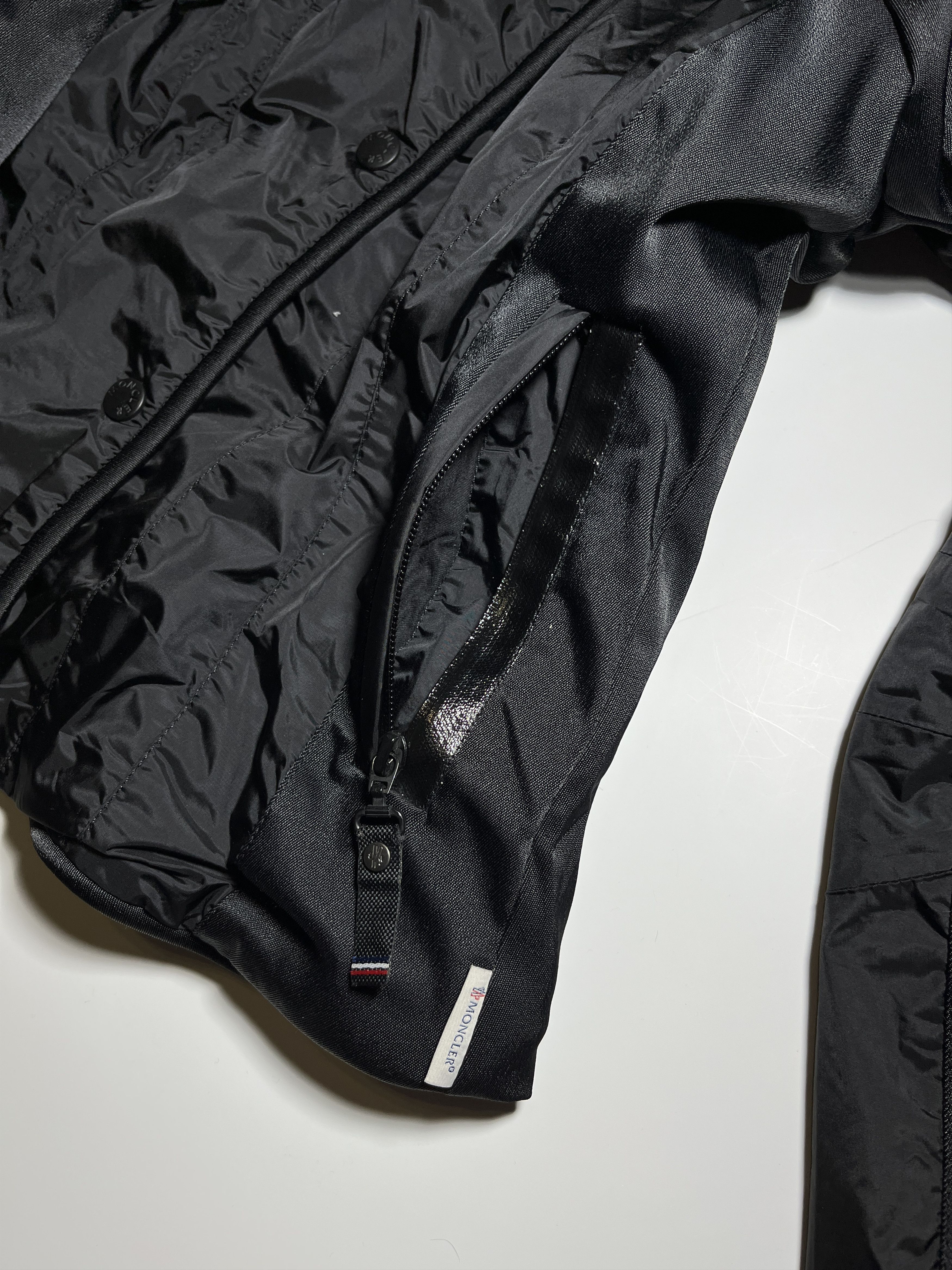 Moncler Vintage Y2K Moncler Women's Black Hooded Ski Jacket Size S Size S / US 4 / IT 40 - 14 Thumbnail