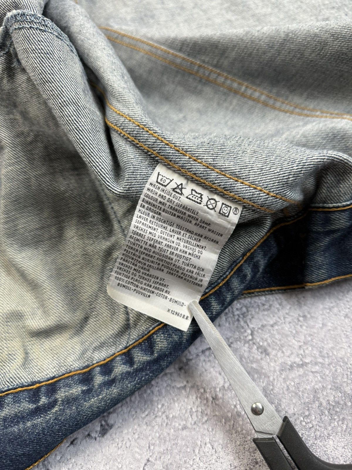 Levi's Vintage 90’s Levi’s Denim Trucker Jacket 70503 04 Size US XL / EU 56 / 4 - 13 Thumbnail