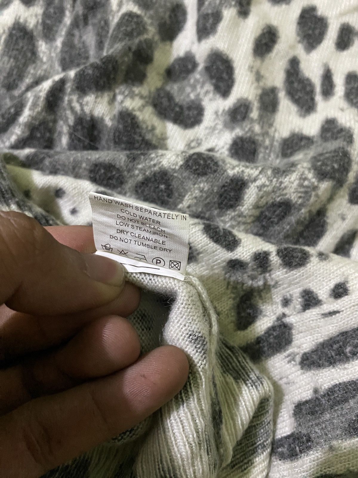 Le Grande Bleu (L.G.B.) KNITWEAR LEOPARD SKIN STYLE Size US L / EU 52-54 / 3 - 6 Thumbnail