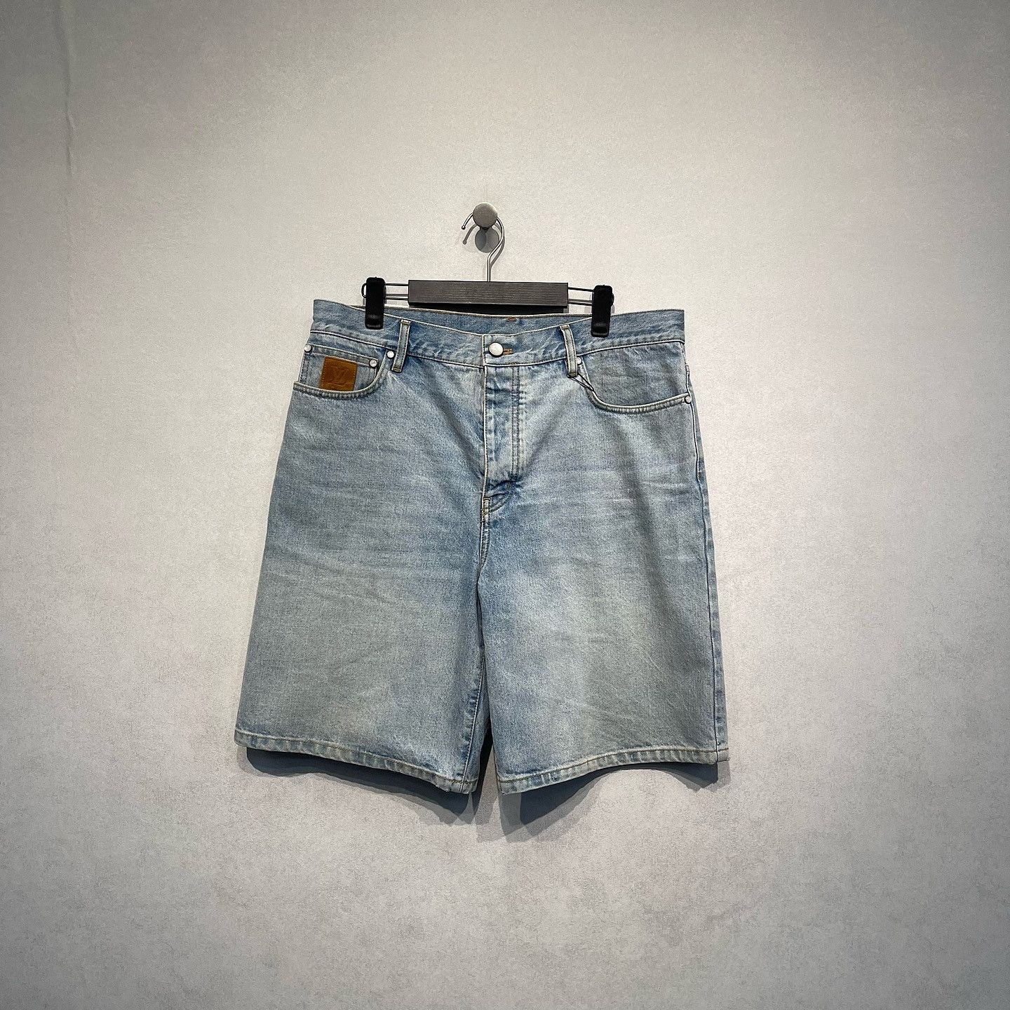 Louis Vuitton Louis Vuitton Staples Edition Denim Shorts Size 33 Size US 33 - 1 Thumbnail