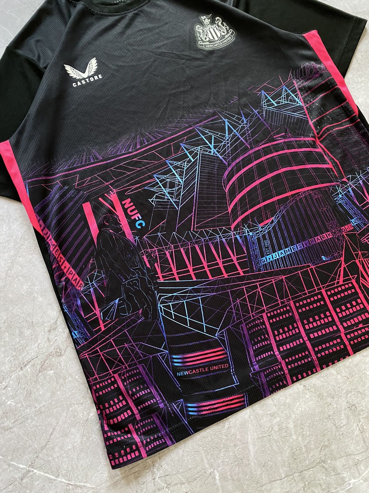 Castore × Vintage Newcastle United 23-24 Stadium Edition Castore Soccer Jersey Size US XL / EU 56 / 4 - 5 Thumbnail