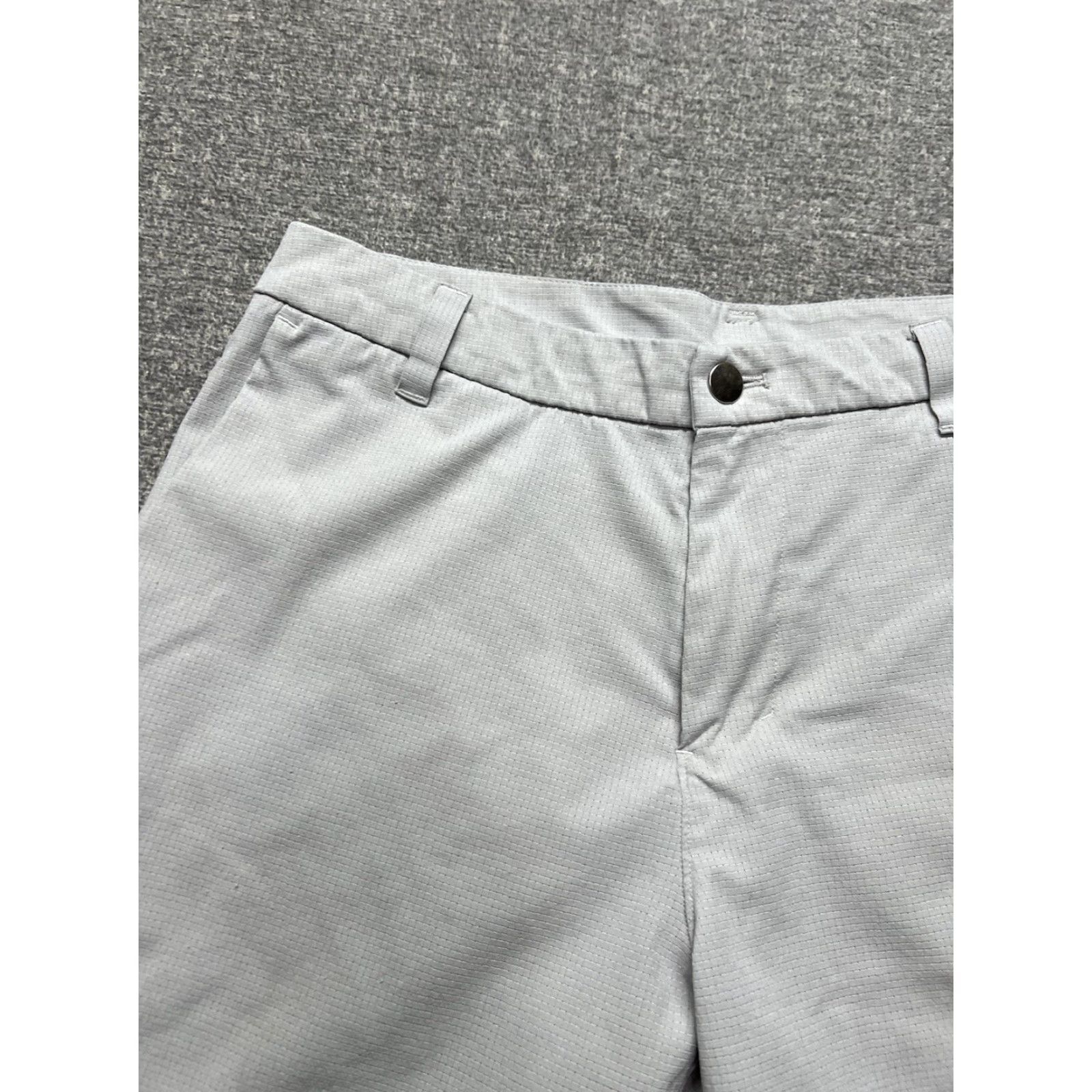 Lululemon Lululemon Mens 30 Commission Shorts 9” Inseam Gray Khaki Classic Fit Size US 30 / EU 46 - 2 Thumbnail