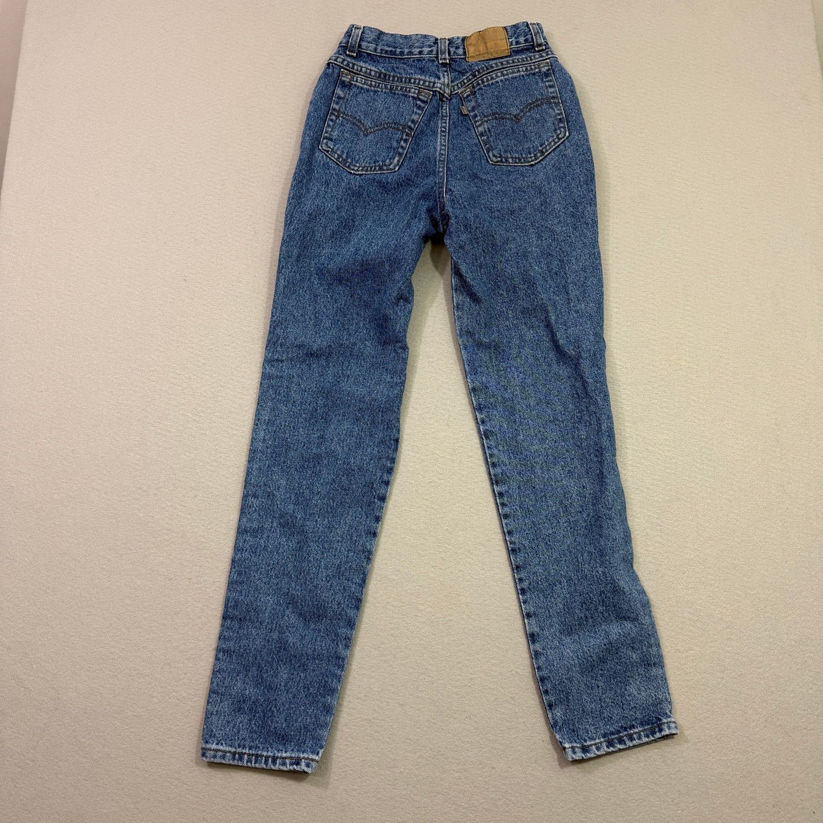 Vintage Vintage Levis 900 Jeans Women's 7 (26x31) Blue Mom High Rise Size 26" / US 2 / IT 38 - 6 Thumbnail