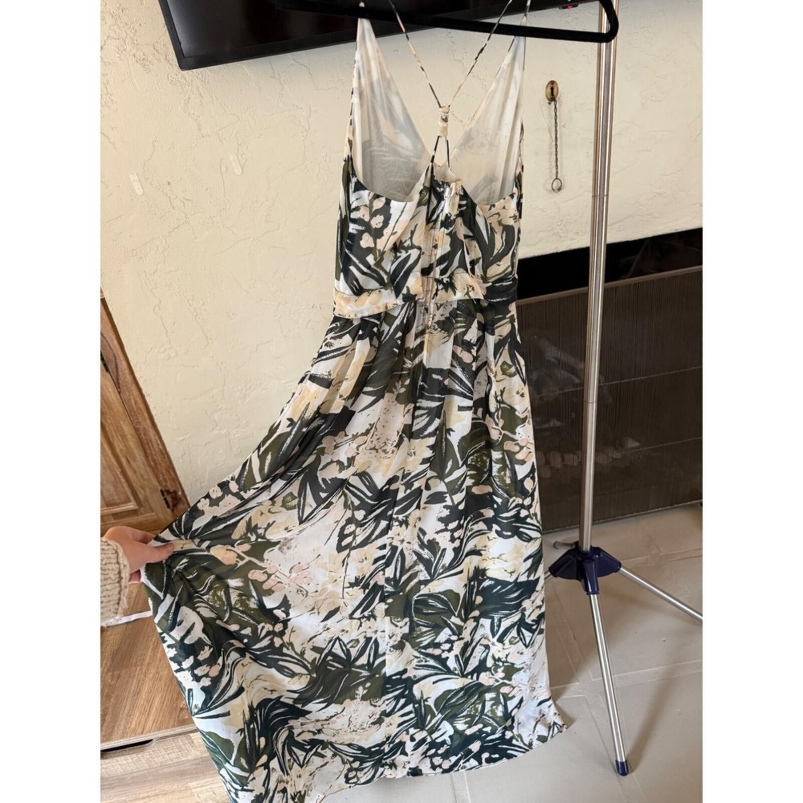 H&M H&M Floral Maxi Dress Green Cream Palm Print V-Neck 4 Size S / US 4 / IT 40 - 5 Thumbnail