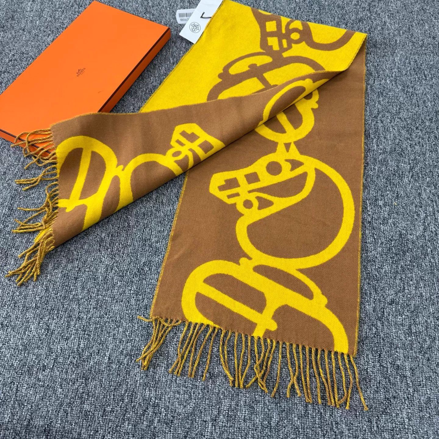 Hermes Hermes Ring & Tassel Scarf Yellow-Caramel Cashmere Size ONE SIZE - 3 Thumbnail