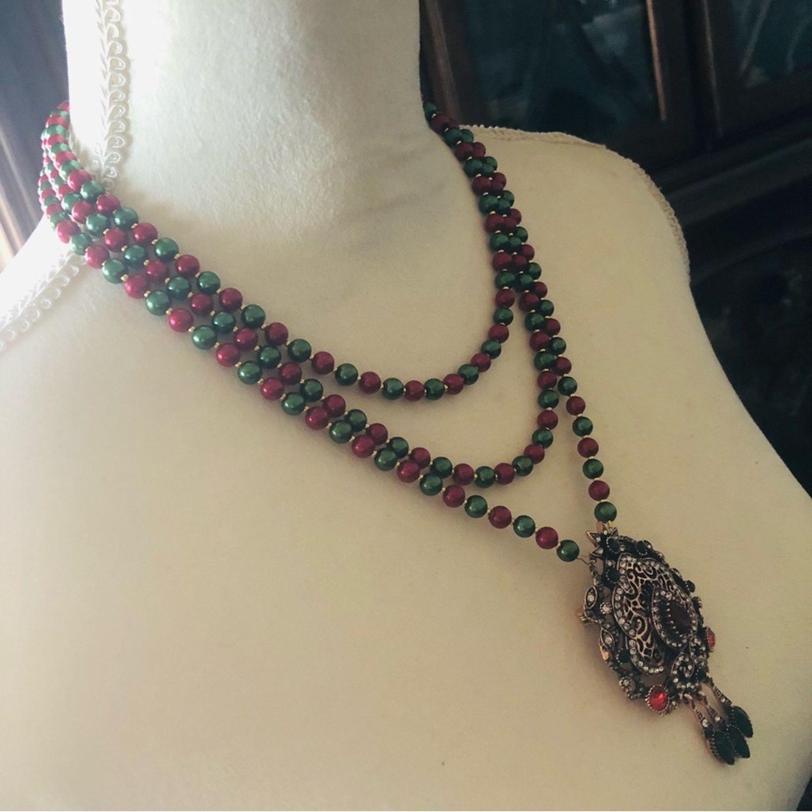 Handmade Handcrafted regal look ruby & emerald amulet Pearl necklace Size ONE SIZE - 3 Thumbnail