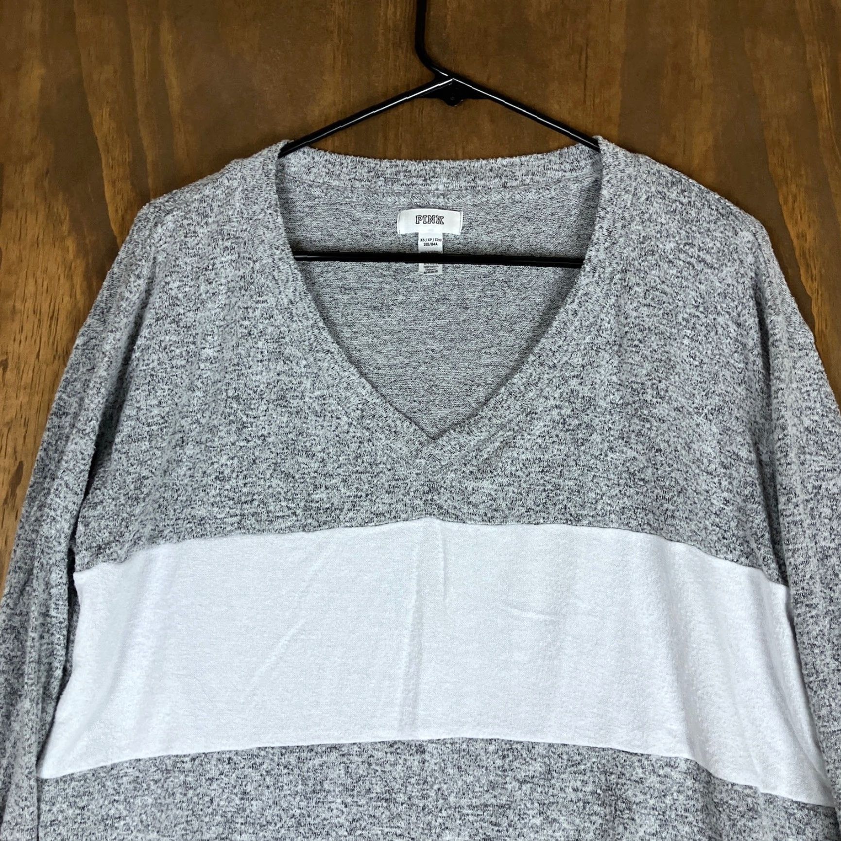 Vintage PINK Womens Sweater Heathered Gray White Long Sleeve V Neck Relaxed Cropped XS Shirt Adult XS Gray V-Neck Pullover Casual Preppy Lounge Womens Size XS / US 0-2 / IT 36-38 - 2 Thumbnail