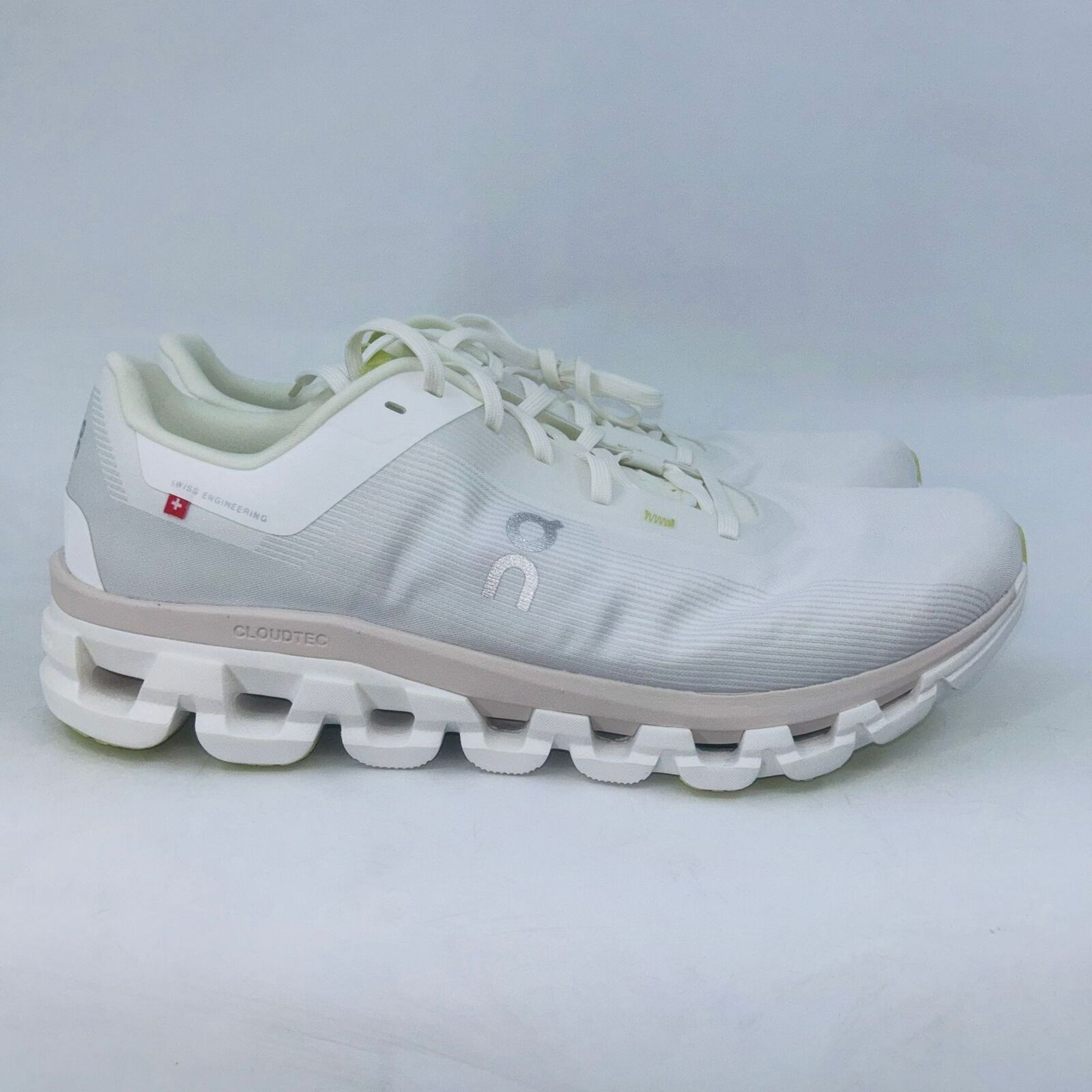 WOMEN'S CLOUDFLOW WHITE/SAND COMFORT RUNNING SHOES SIZE 8B