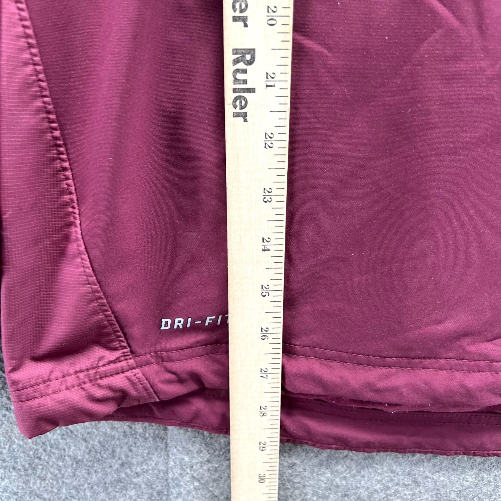 Nike Nike Sweatshirt Men Medium Pullover Burgundy Red Dri-Fit Athletic Logo Crew Neck All Seasons Sportswear Mens Size US M / EU 48-50 / 2 - 4 Thumbnail