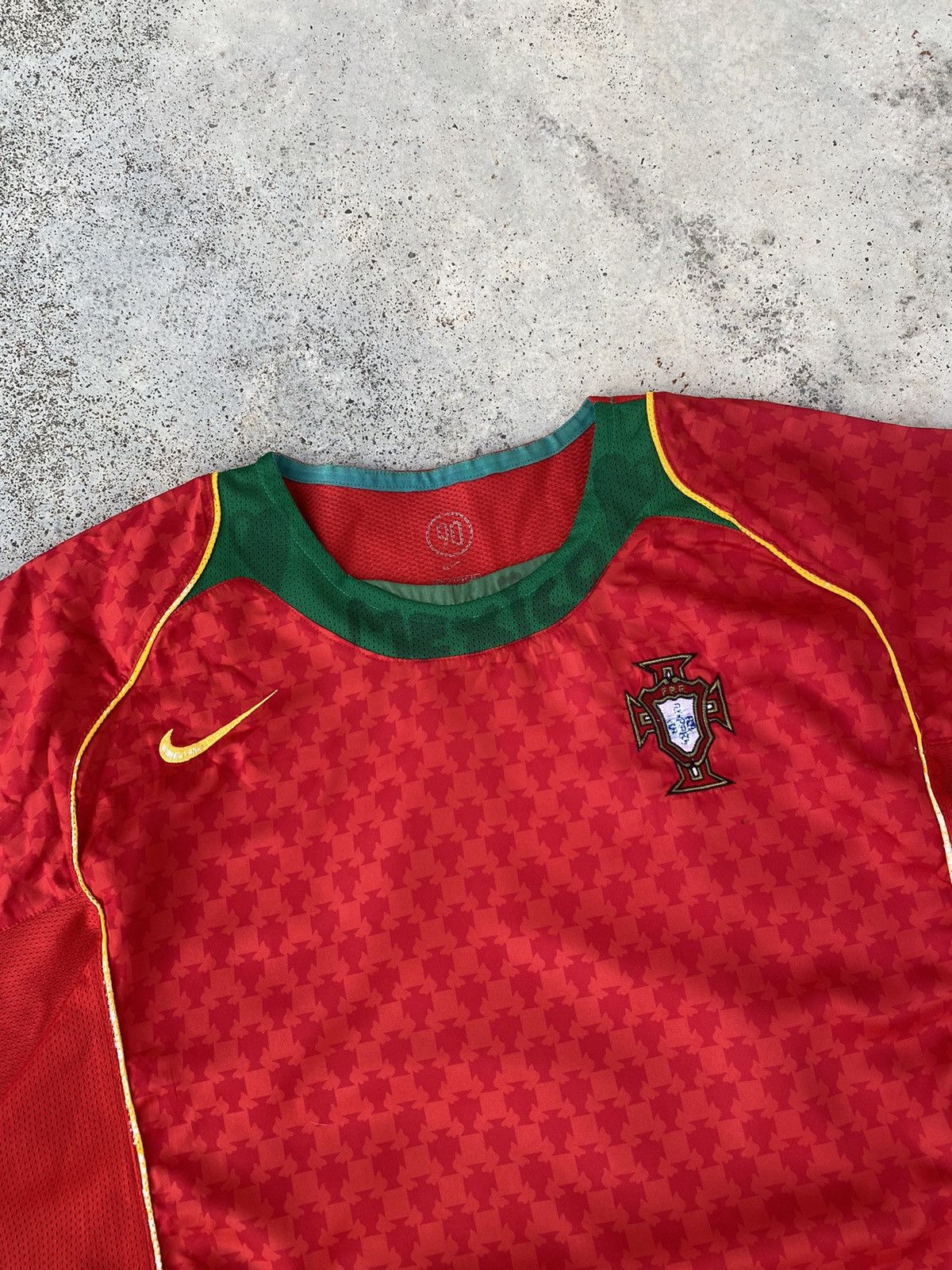 Nike Vintage 2004 Portugal Home Jersey Size US XL / EU 56 / 4 - 2 Thumbnail