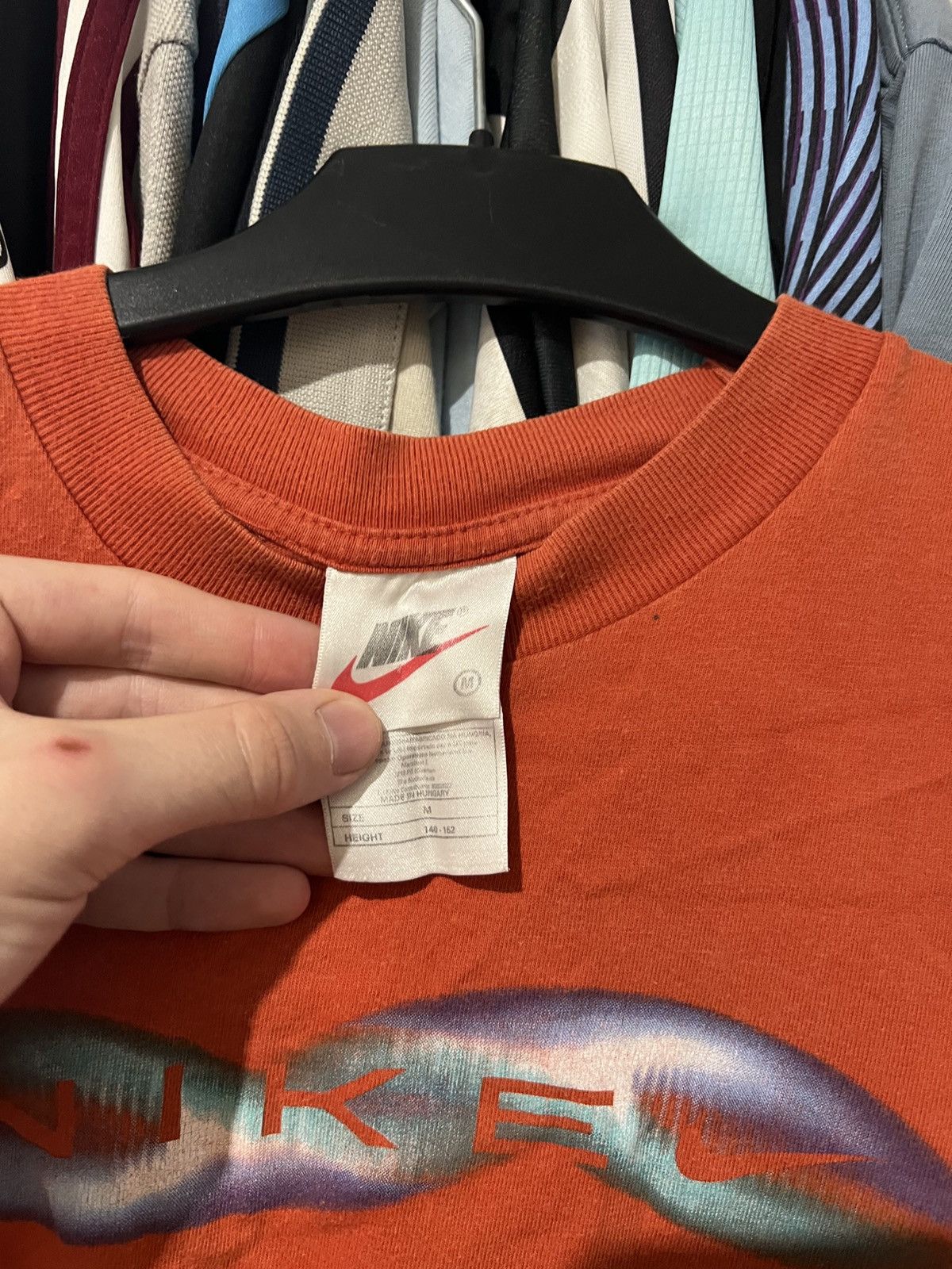 Nike VINTAGE NIKE CENTRE SWOOSH ORANGE 90S MENS T SHIRT SIZE S Size US S / EU 44-46 / 1 - 5 Thumbnail