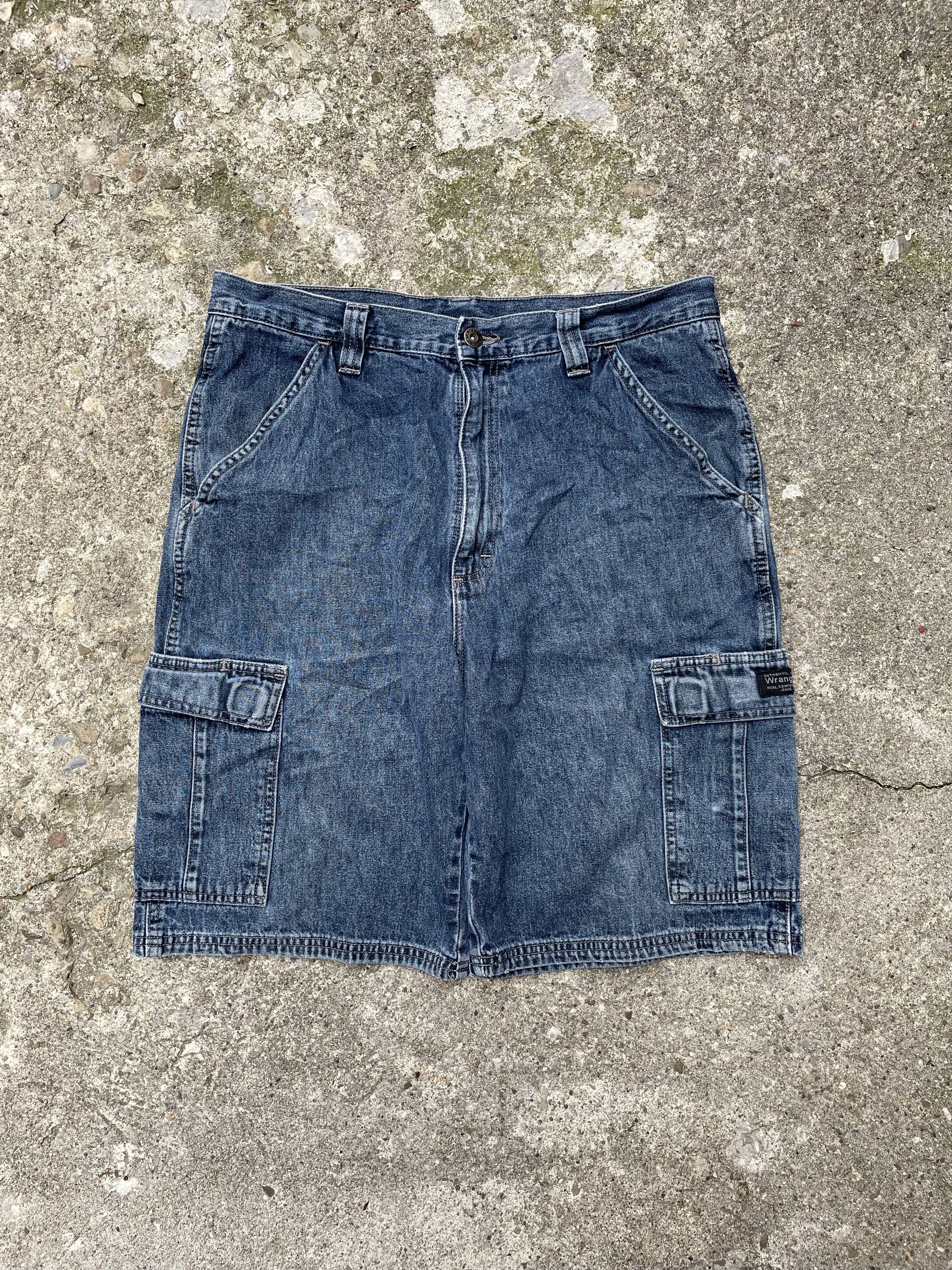 Vintage 2000's Wrangler Denim Jean Cargo Shorts Size US 32 / EU 48 - 1 Thumbnail