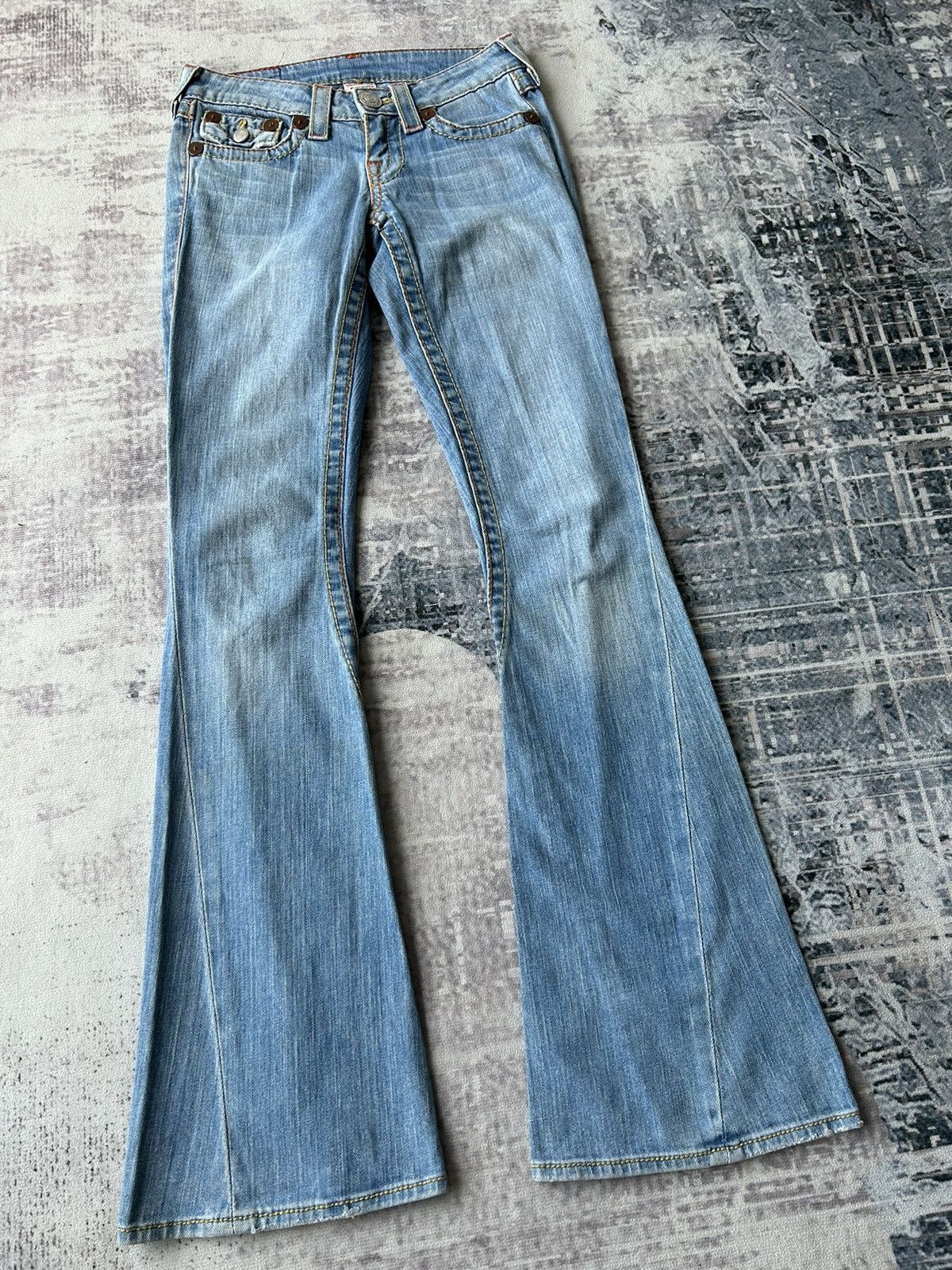 True Religion Flared True Religion Embroidery Jeans Size 27" / US 4 / IT 40 - 4 Thumbnail