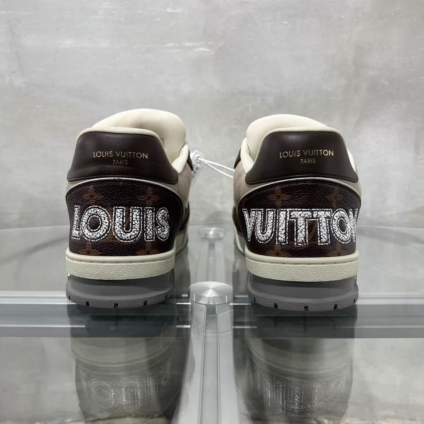 Louis Vuitton Louis Vuitton Trainer Khaki Velcro UK9.5 43.5 Size US 10.5 / EU 43-44 - 6 Thumbnail
