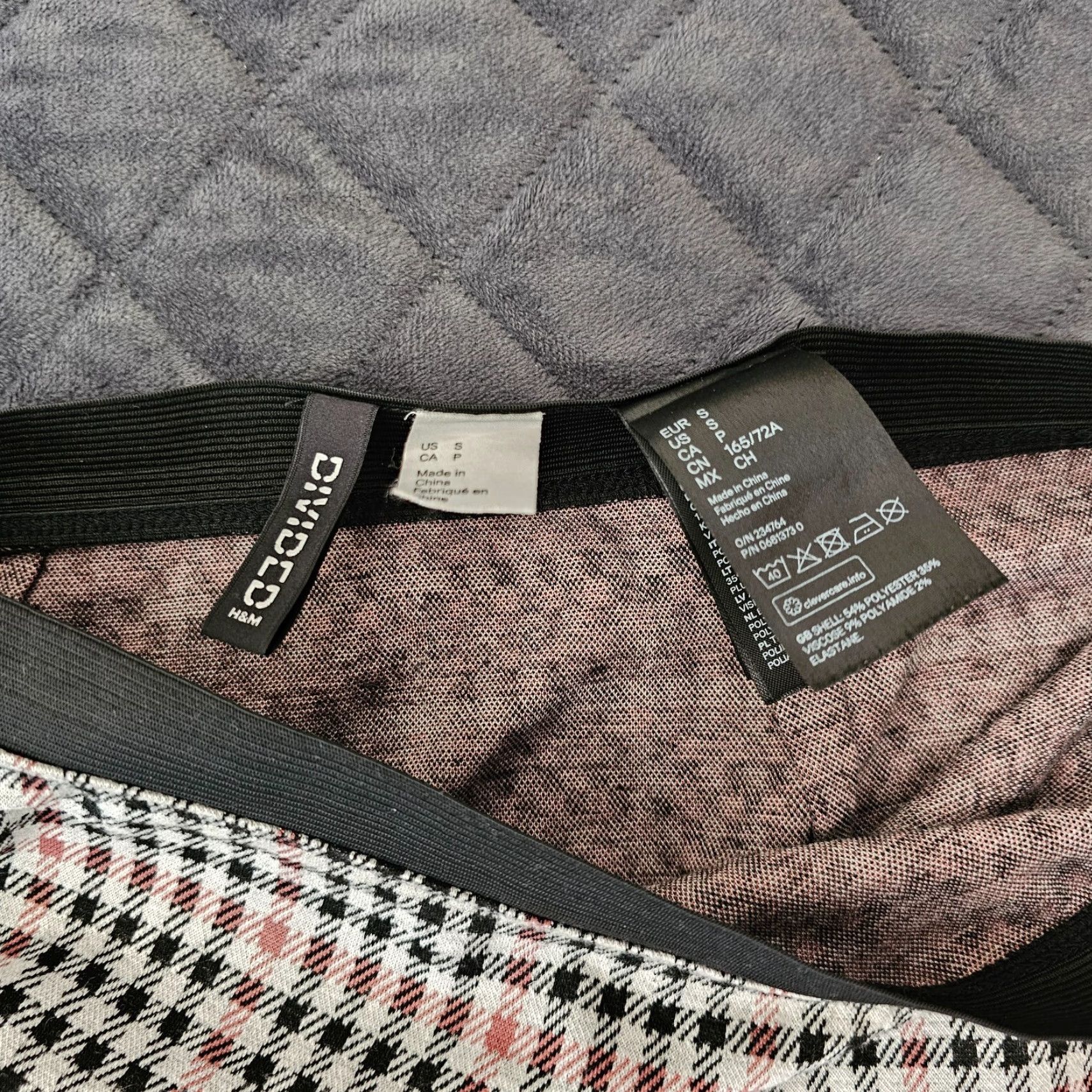 H&M Divided by H&M Skirt Women's S Beige Black Plaid Mini School Elastic Pull On Short Seasonal Bag? Size 28" / US 6 / IT 42 - 2 Thumbnail
