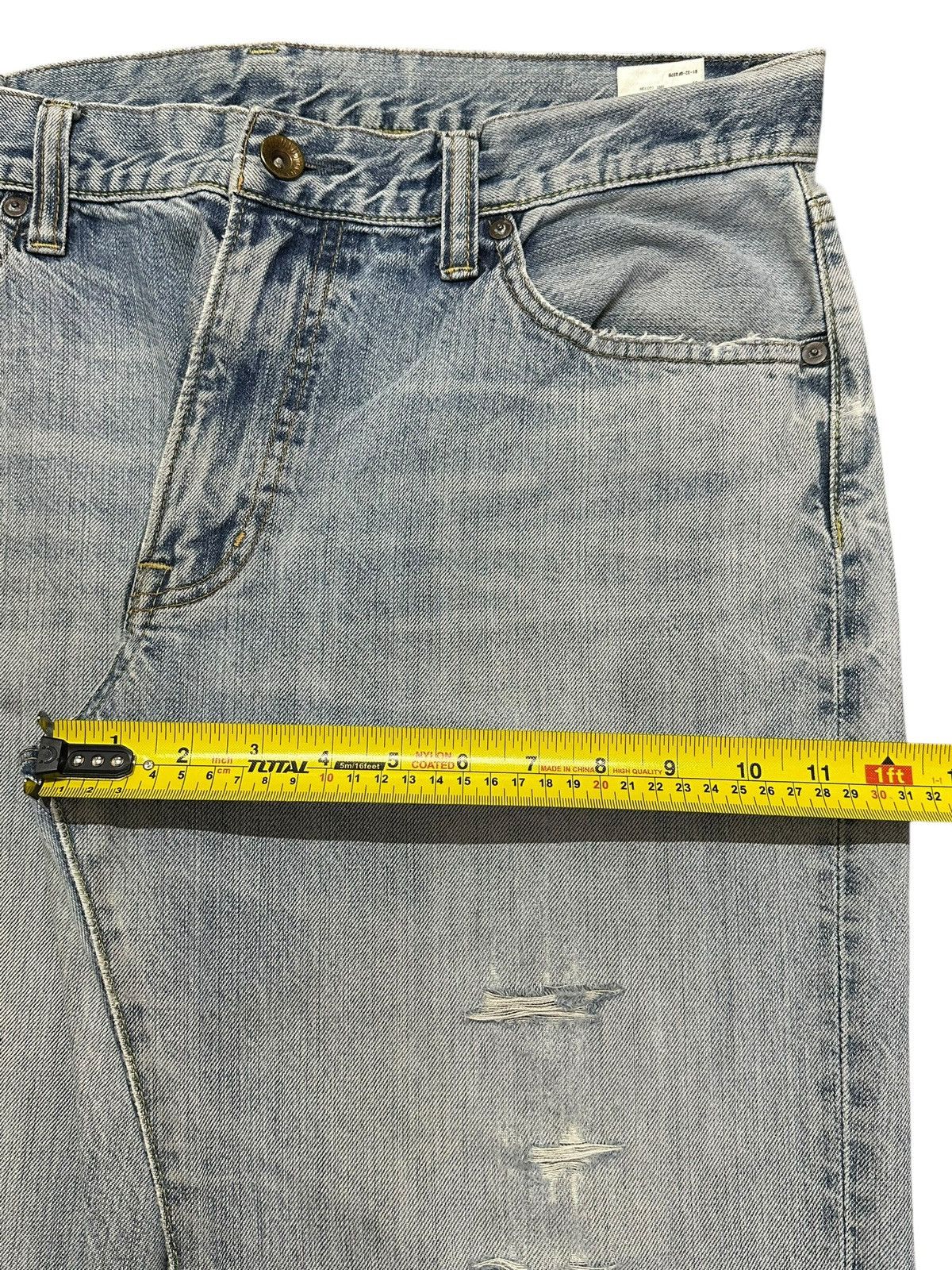 Uniqlo Vintage Japanese Uniqlo Light Blue Wash Faded Distress Baggy Size US 35 - 15 Thumbnail