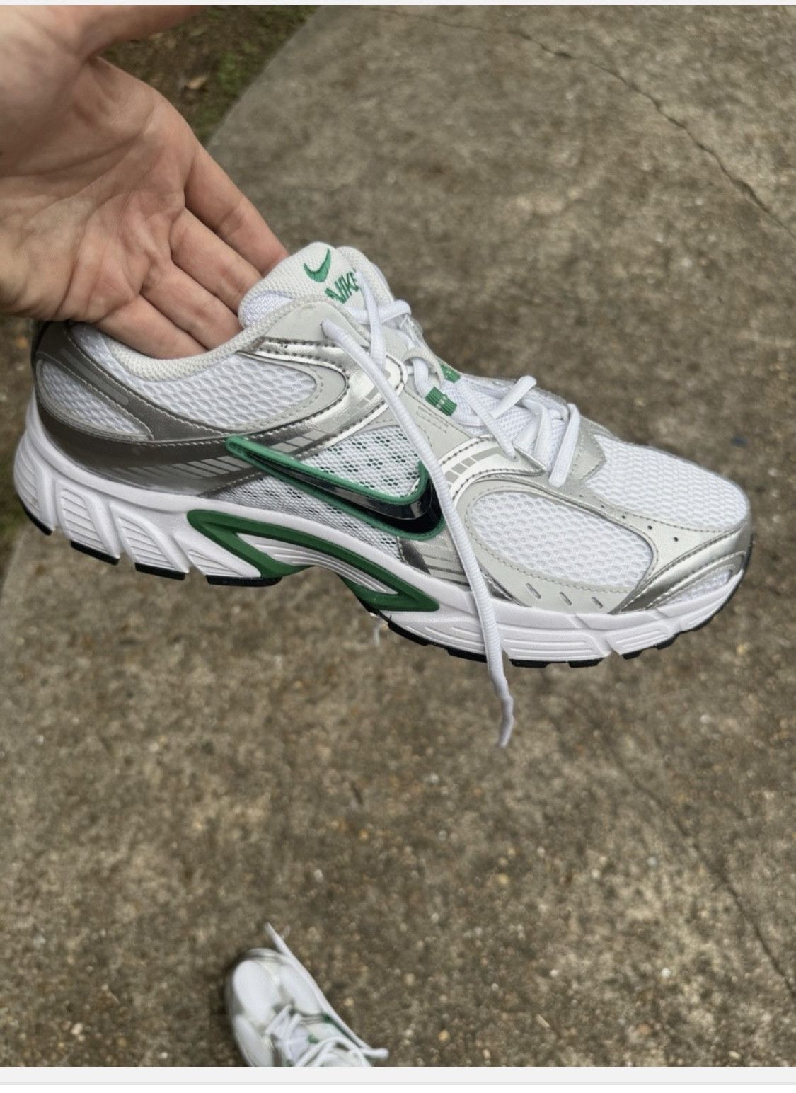 Nike Nike V5 RNR White Malachite HJ5228-100 Size US 12.5 / EU 45-46 - 7 Thumbnail