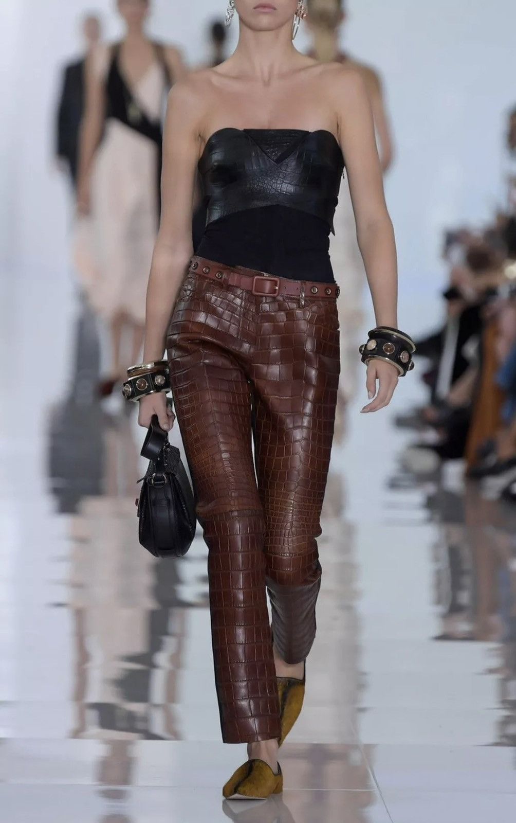 Roberto Cavalli Roberto Cavalli Runway Burgundy Croc-Embossed Leather Pants Size 27" / US 4 / IT 40 - 2 Thumbnail