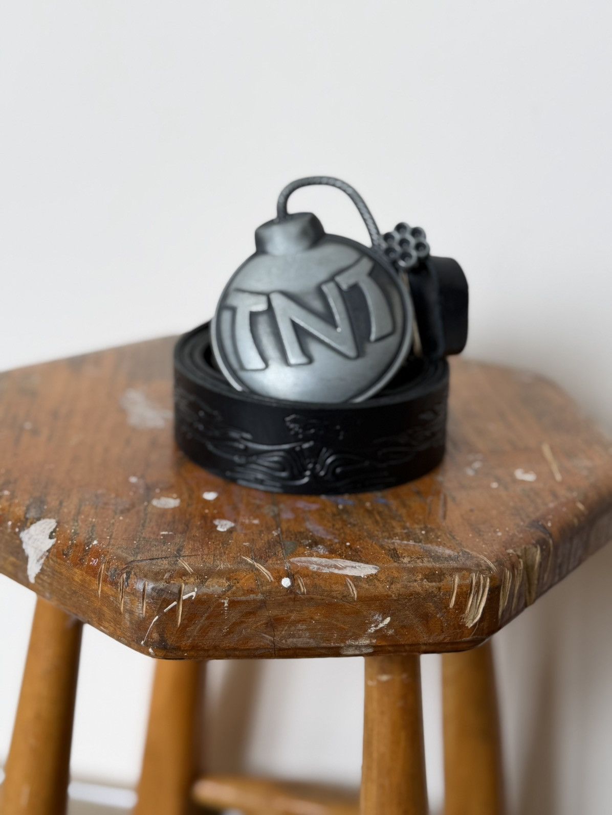 Vintage Vintage 90s Metal Logo TNT Leather Hype Y2K Archive Belt Size ONE SIZE - 2 Thumbnail