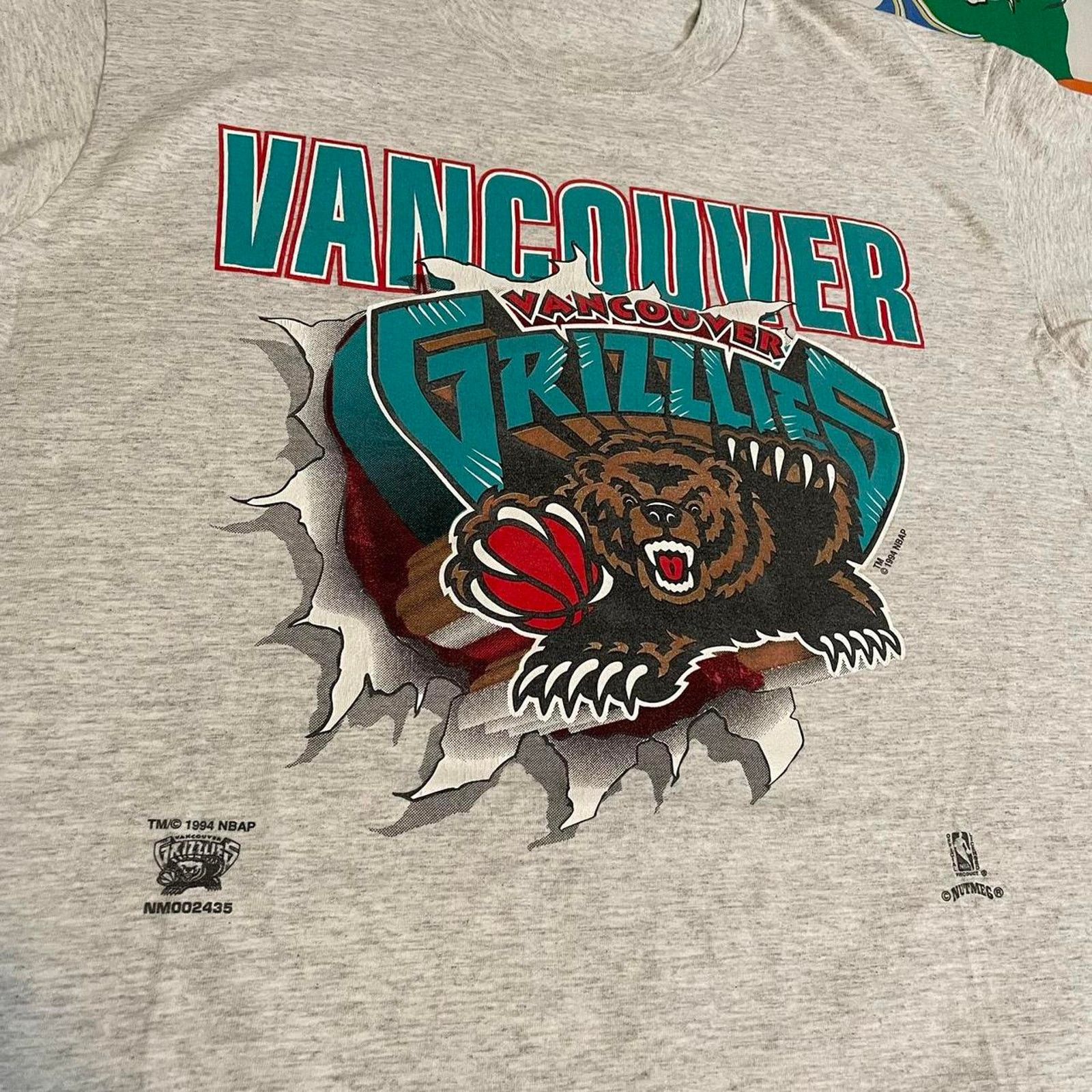 NBA × Nutmeg × Vintage Vintage 1994 Nutmeg NBA Vancouver Grizzlies Basketball Tee Size US L / EU 52-54 / 3 - 3 Thumbnail