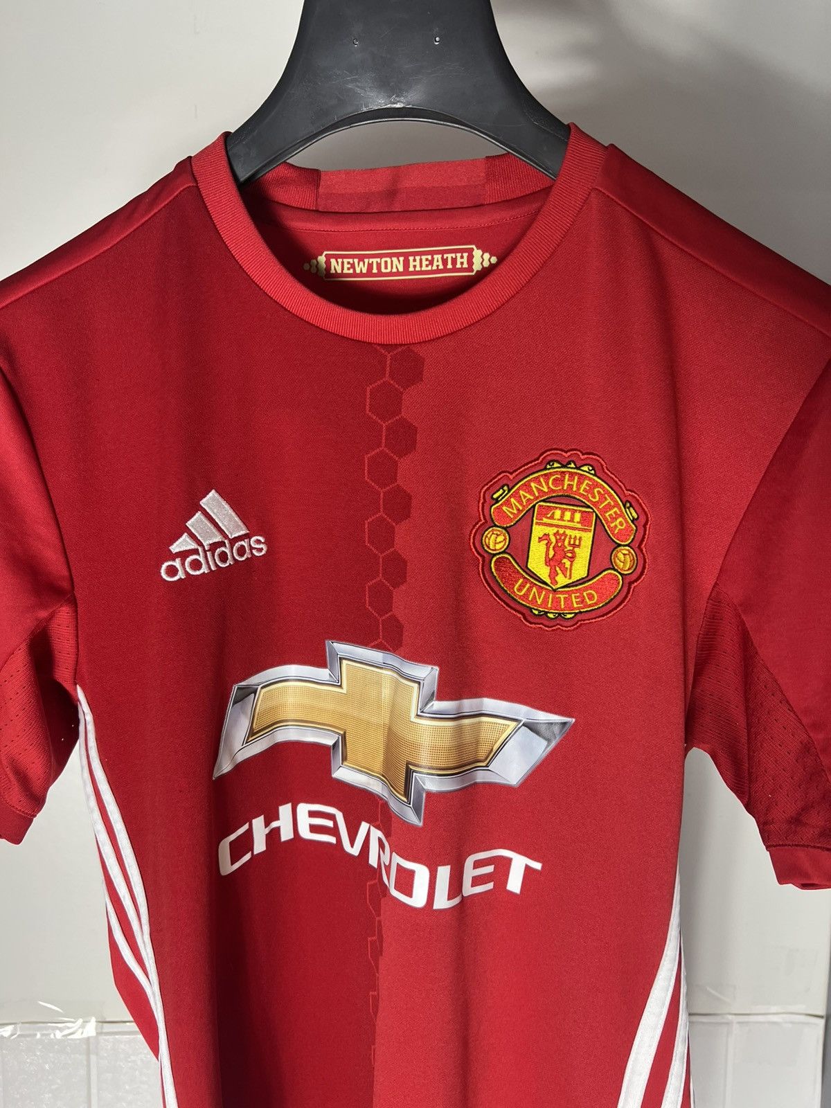 Vintage VERY RARE ADIDAS FC MANCHESTER UNITED ENGLAND SOCCER JERSEY Size US XS / EU 42 / 0 - 6 Thumbnail