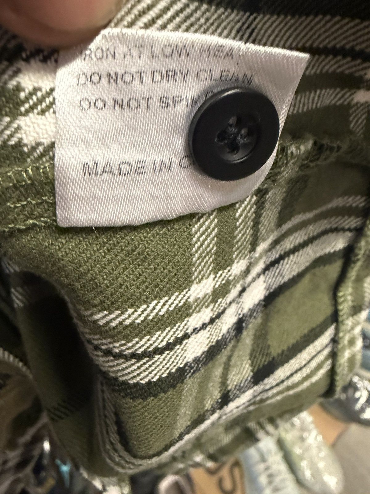 Vale Vale valley dreams flannel pre owned large Size US L / EU 52-54 / 3 - 4 Thumbnail