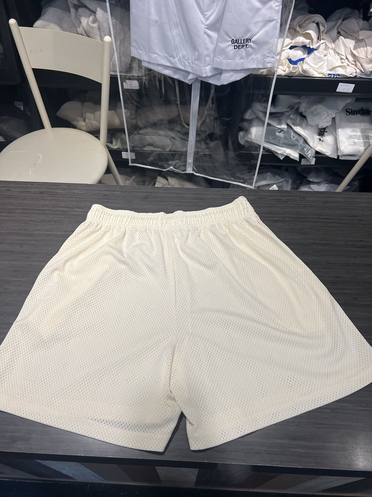 Eric Emanuel Eric Emanuel Basic Shorts Cream 2XL Size US 38 / EU 54 - 2 Thumbnail
