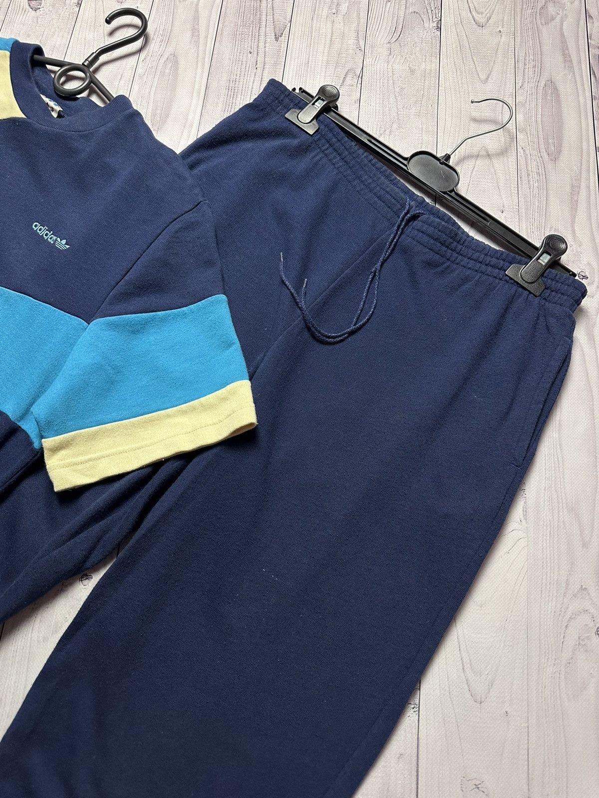 Vintage Vintage Adidas original track suit sweatpants rare size M Size US M / EU 48-50 / 2 - 4 Thumbnail