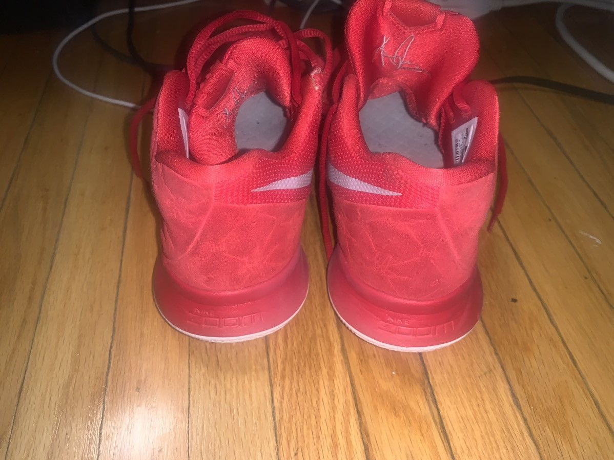 Nike Kyrie 3 University Red Size US 8 / EU 41 - 4 Thumbnail