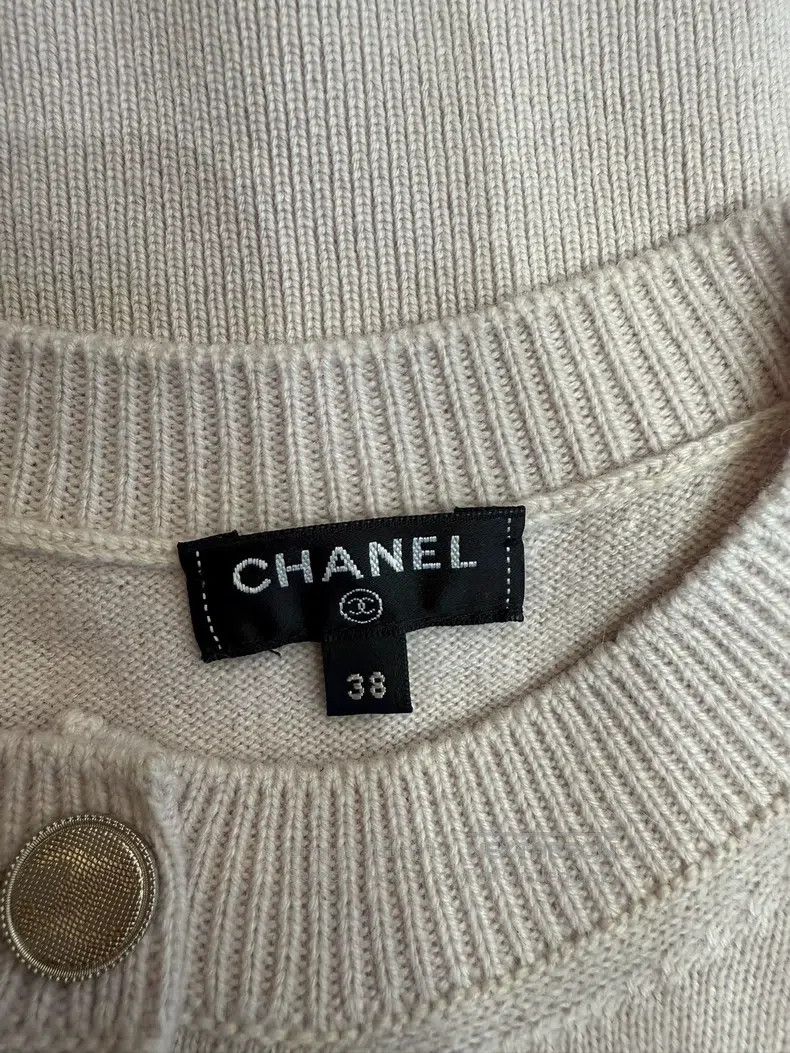 Chanel Chanel Camelia embroidered short-sleeved cardigan Size XS / US 0-2 / IT 36-38 - 3 Thumbnail