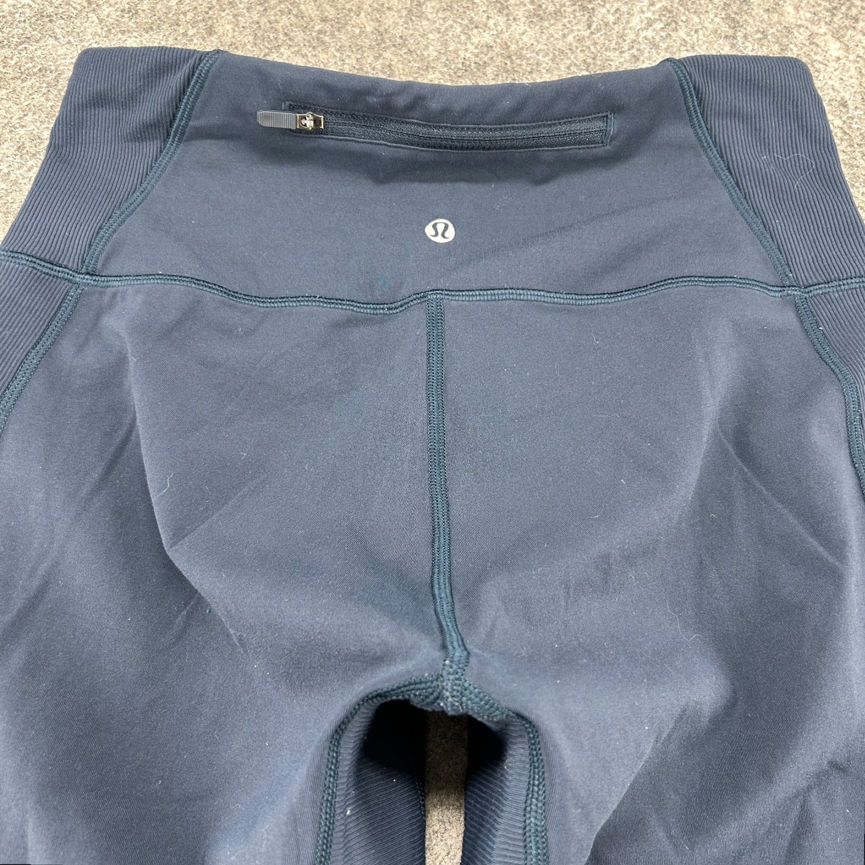 Lululemon Lululemon Pants Capris Womens 8 Blue Navy Regular Size 8 Elastic Pockets Logo Fitness Capri Pants Women Size 30" / US 8 / IT 44 - 4 Thumbnail