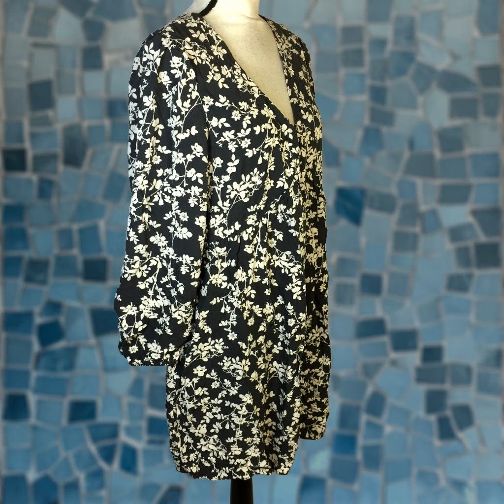 sequin hoco dress Zapakasa Women Sparkly Gold Tight Cocktail Deep V-Neck Short Homecoming Dress Color:Silver/Gray while a subtle front Men's Gold Paisley Shirt SID-GLD509064