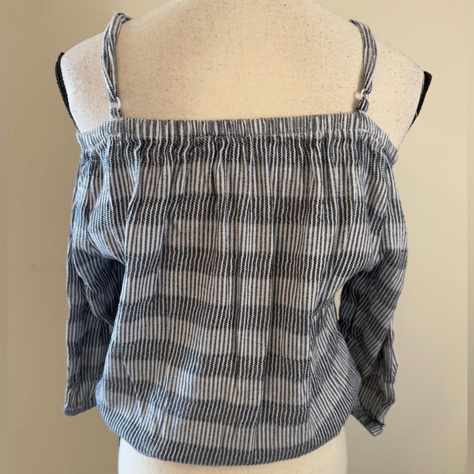 Other Romeo & Juliette Couture cropped blue & white striped top SM Size S / US 4 / IT 40 - 3 Thumbnail