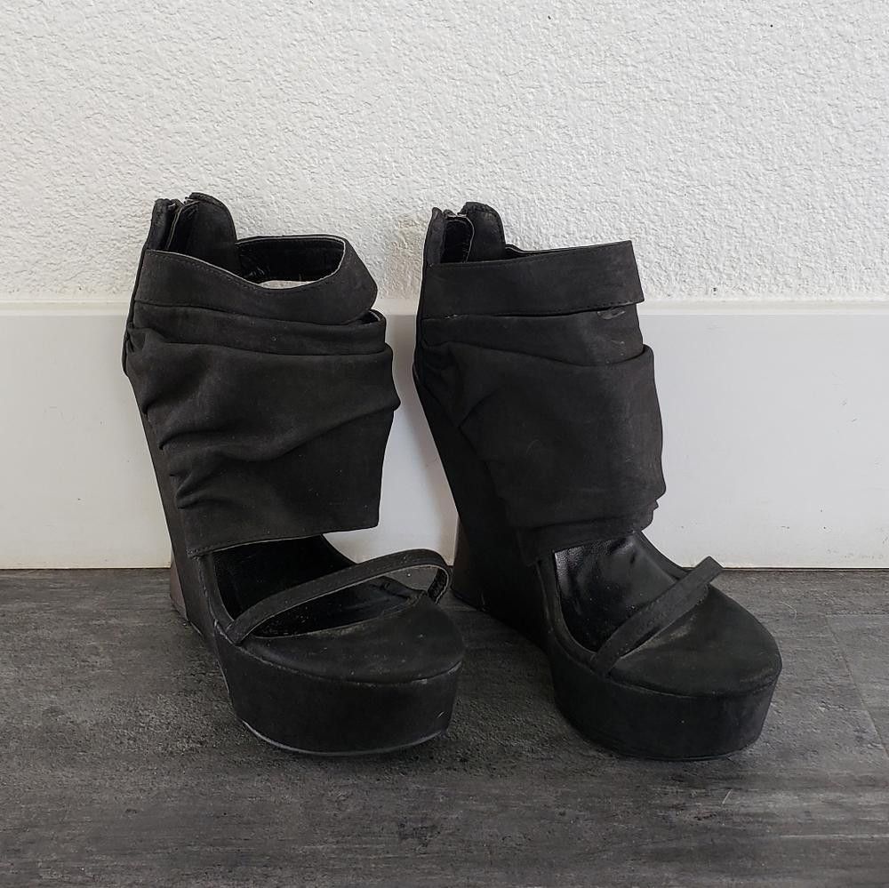 Designer Black Strapped Fahrenheit Booties Size US 7 / IT 37 - 2 Thumbnail